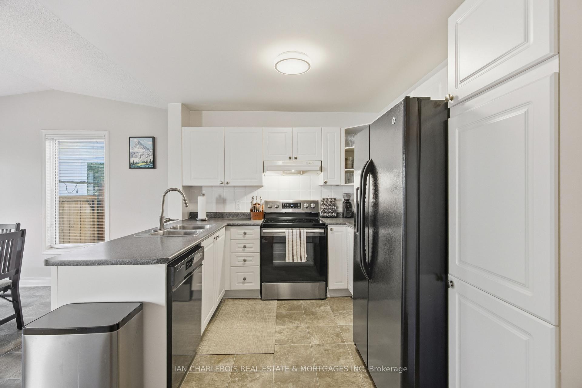 Photo 10 of 42 Bellingham Place, Ottawa, Hunt Club Park/Greenboro — HOMEH