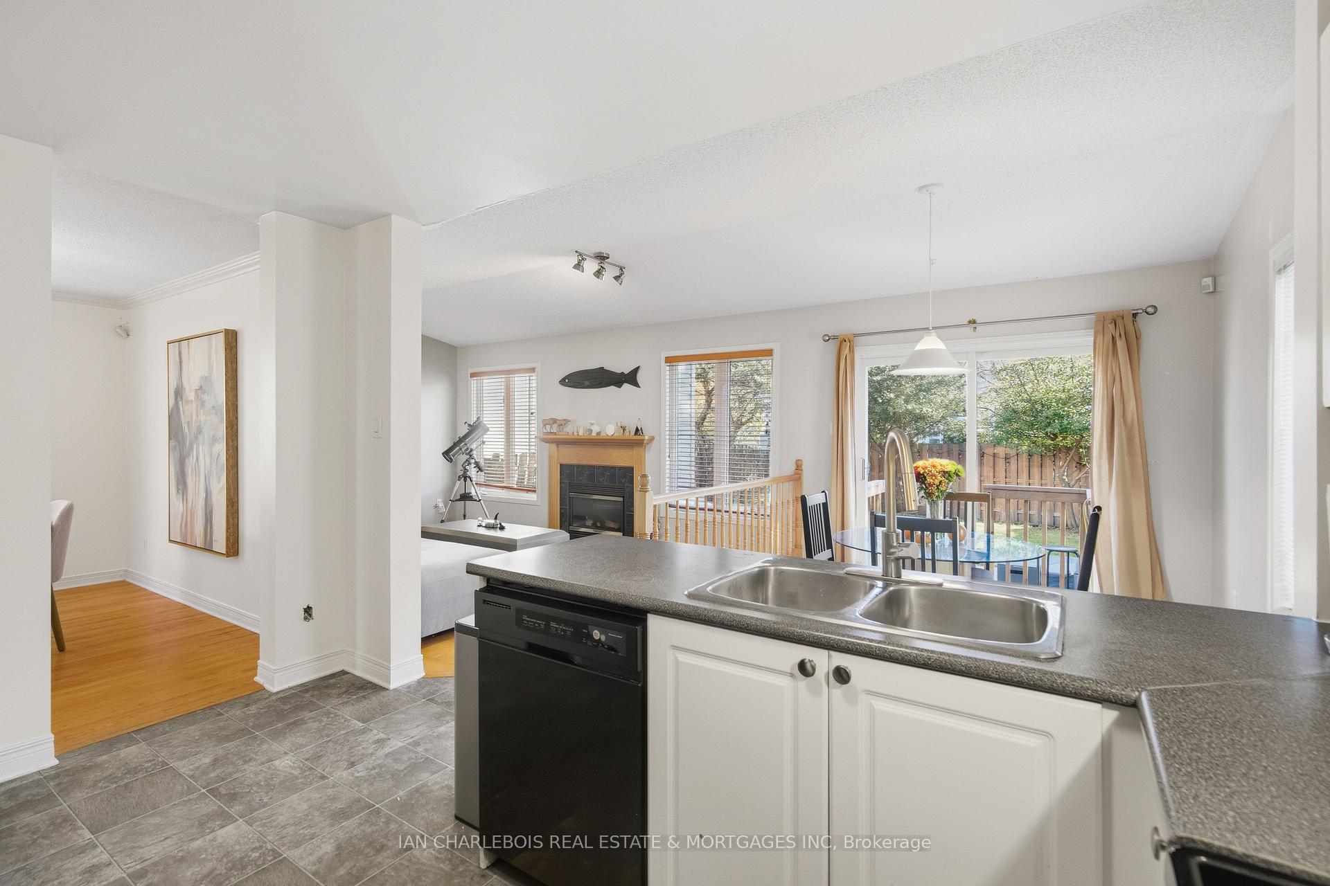 Photo 11 of 42 Bellingham Place, Ottawa, Hunt Club Park/Greenboro — HOMEH