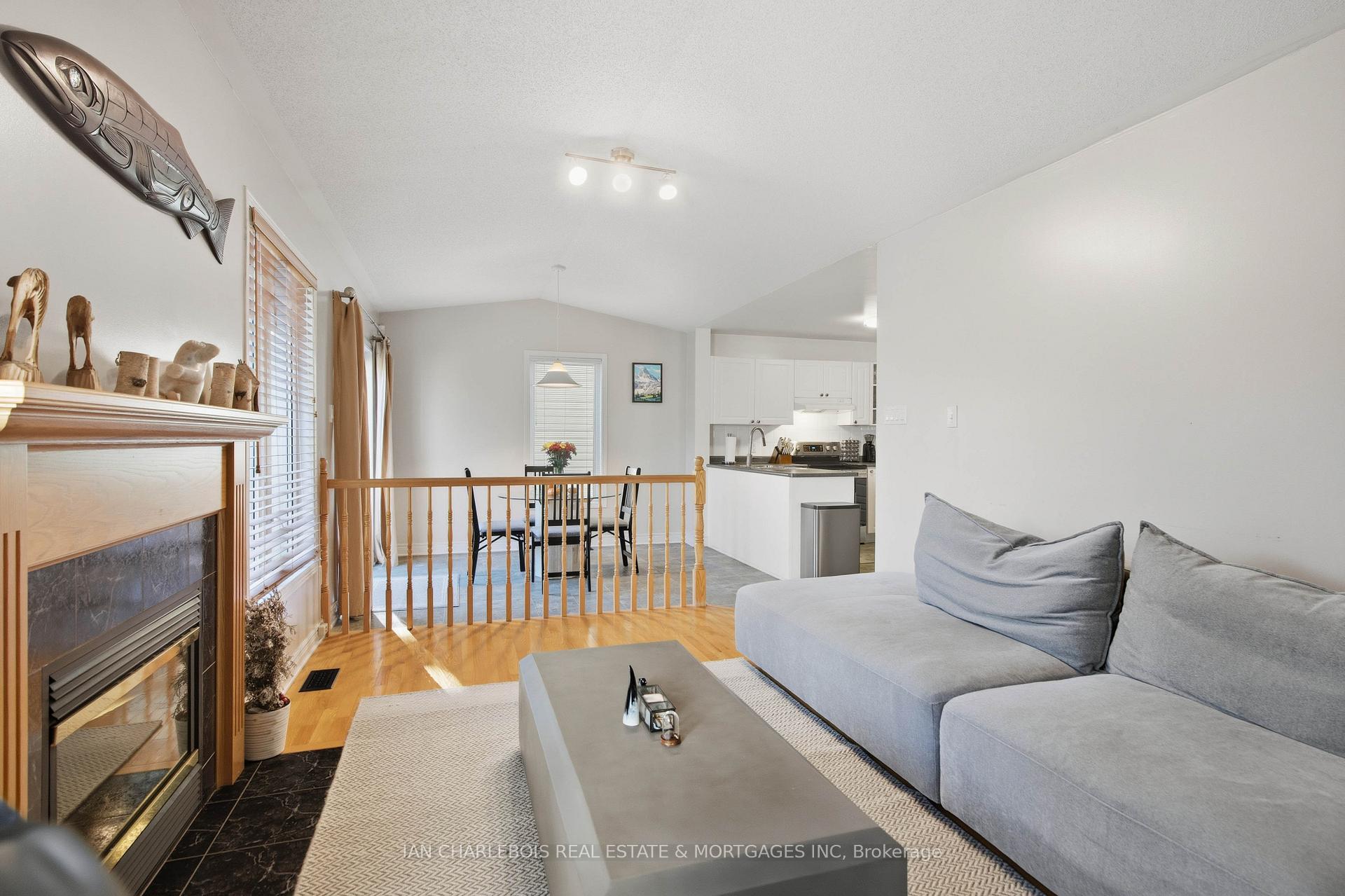 Photo 15 of 42 Bellingham Place, Ottawa, Hunt Club Park/Greenboro — HOMEH
