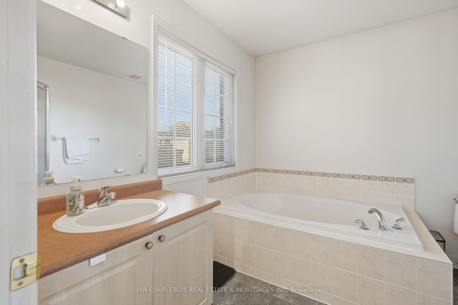 Photo 21 of 42 Bellingham Place, Ottawa, Hunt Club Park/Greenboro — HOMEH