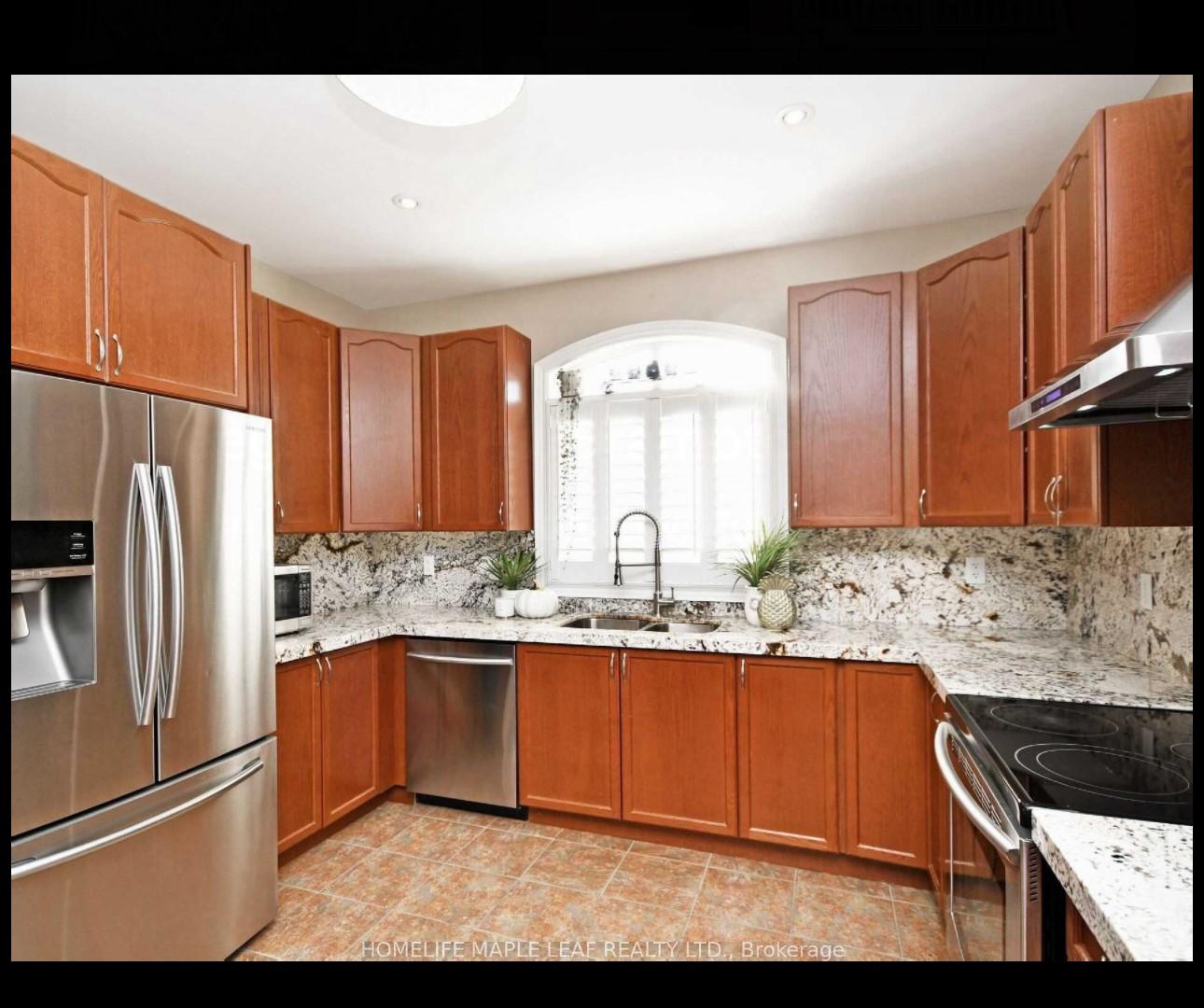 Photo 2 of 50 Treegrove Crescent, Brampton, Fletcher's Meadow — HOMEH