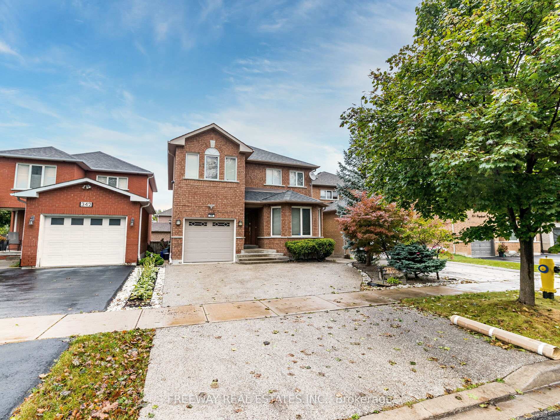Front of 348 Royalpark Way