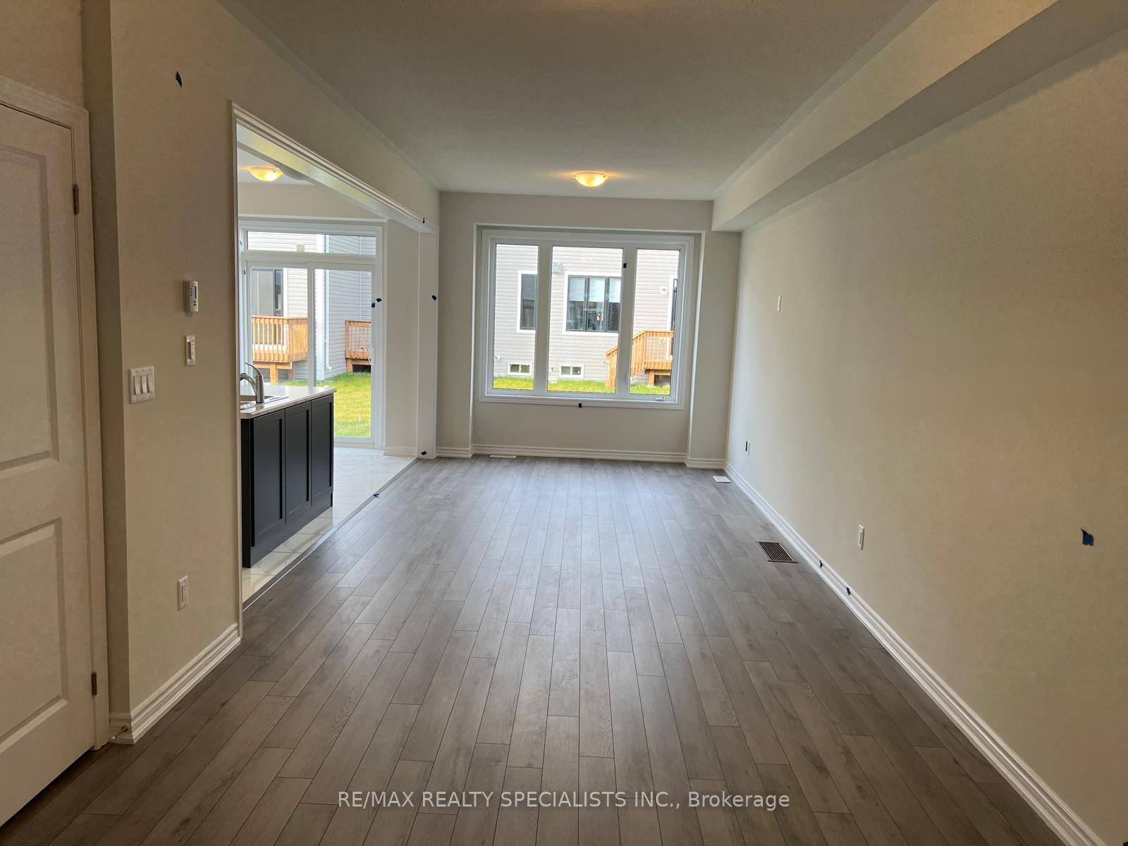 Photo 2 of 19 Tamworth Terrace, Barrie, Innis-Shore — HOMEH