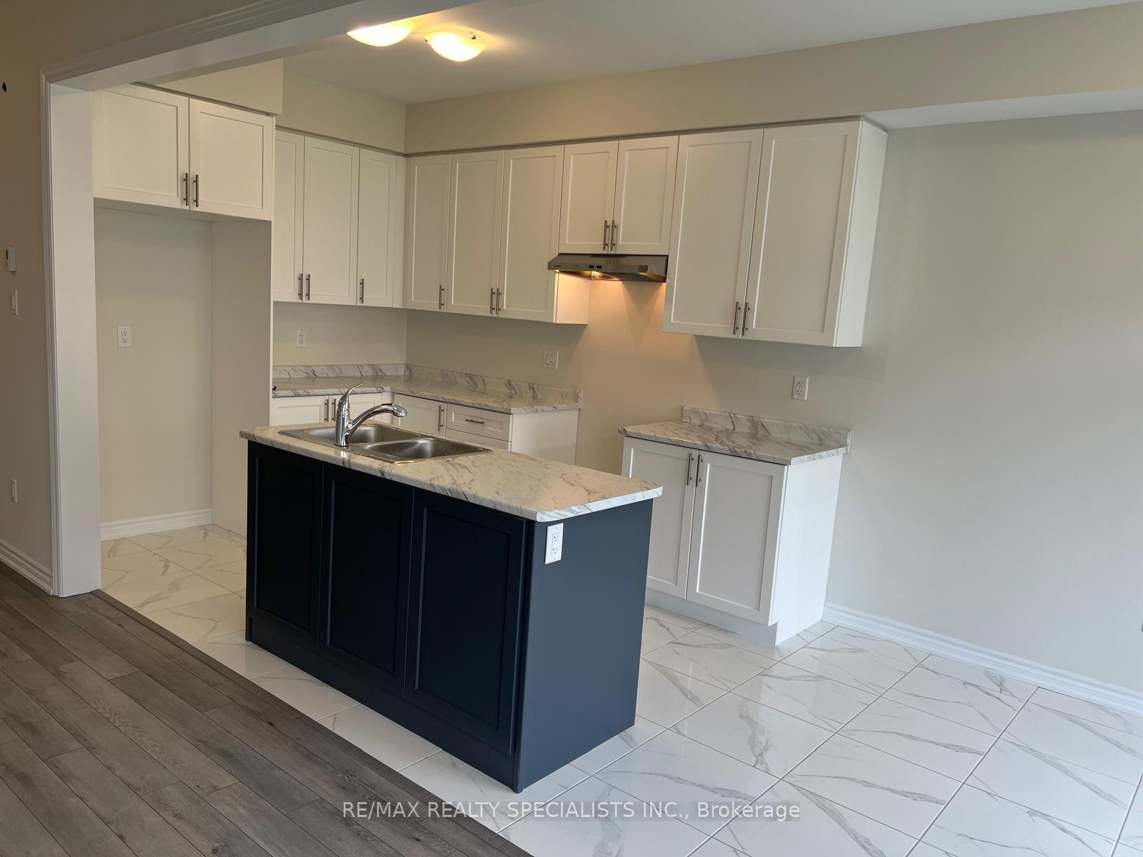 Photo 5 of 19 Tamworth Terrace, Barrie, Innis-Shore — HOMEH