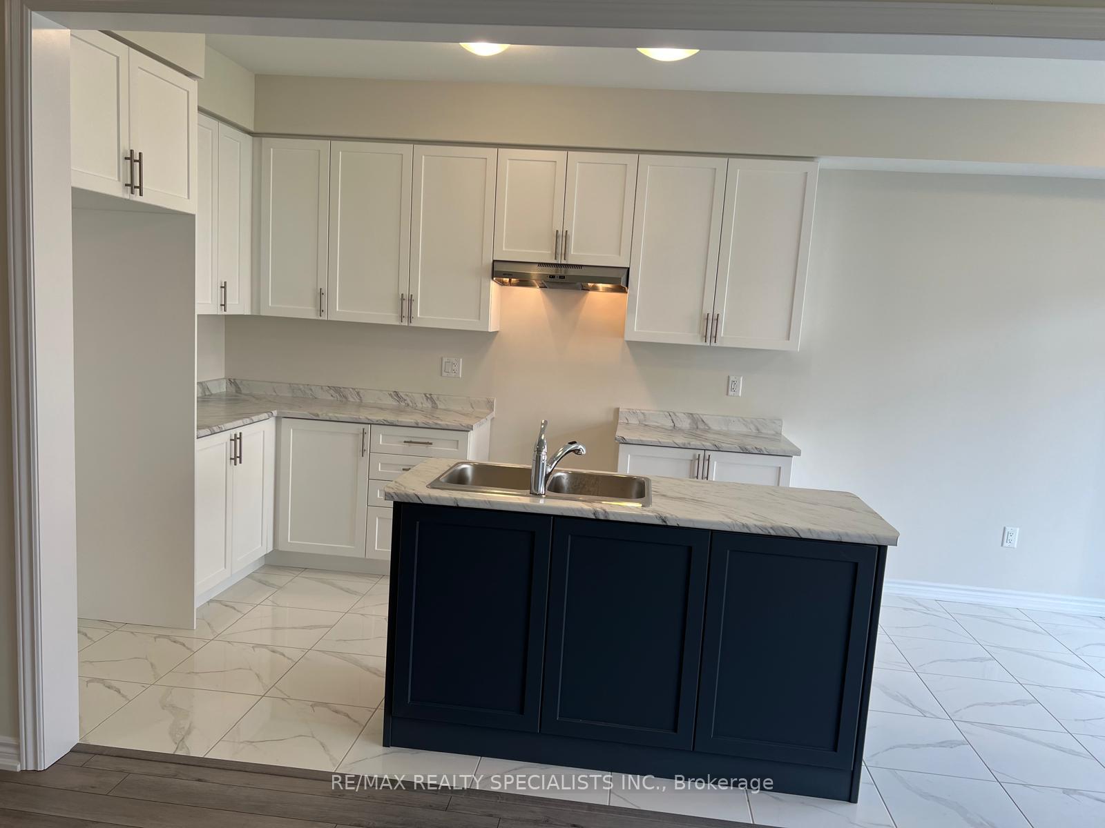 Photo 8 of 19 Tamworth Terrace, Barrie, Innis-Shore — HOMEH