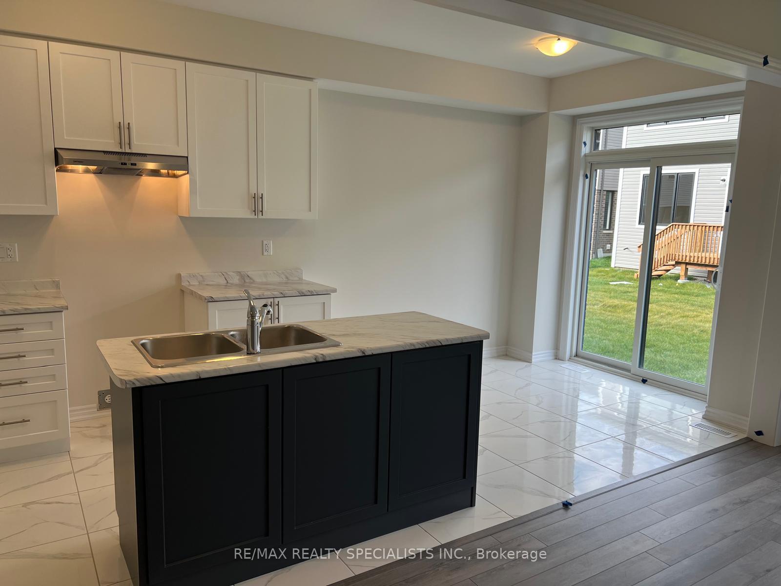 Photo 6 of 19 Tamworth Terrace, Barrie, Innis-Shore — HOMEH