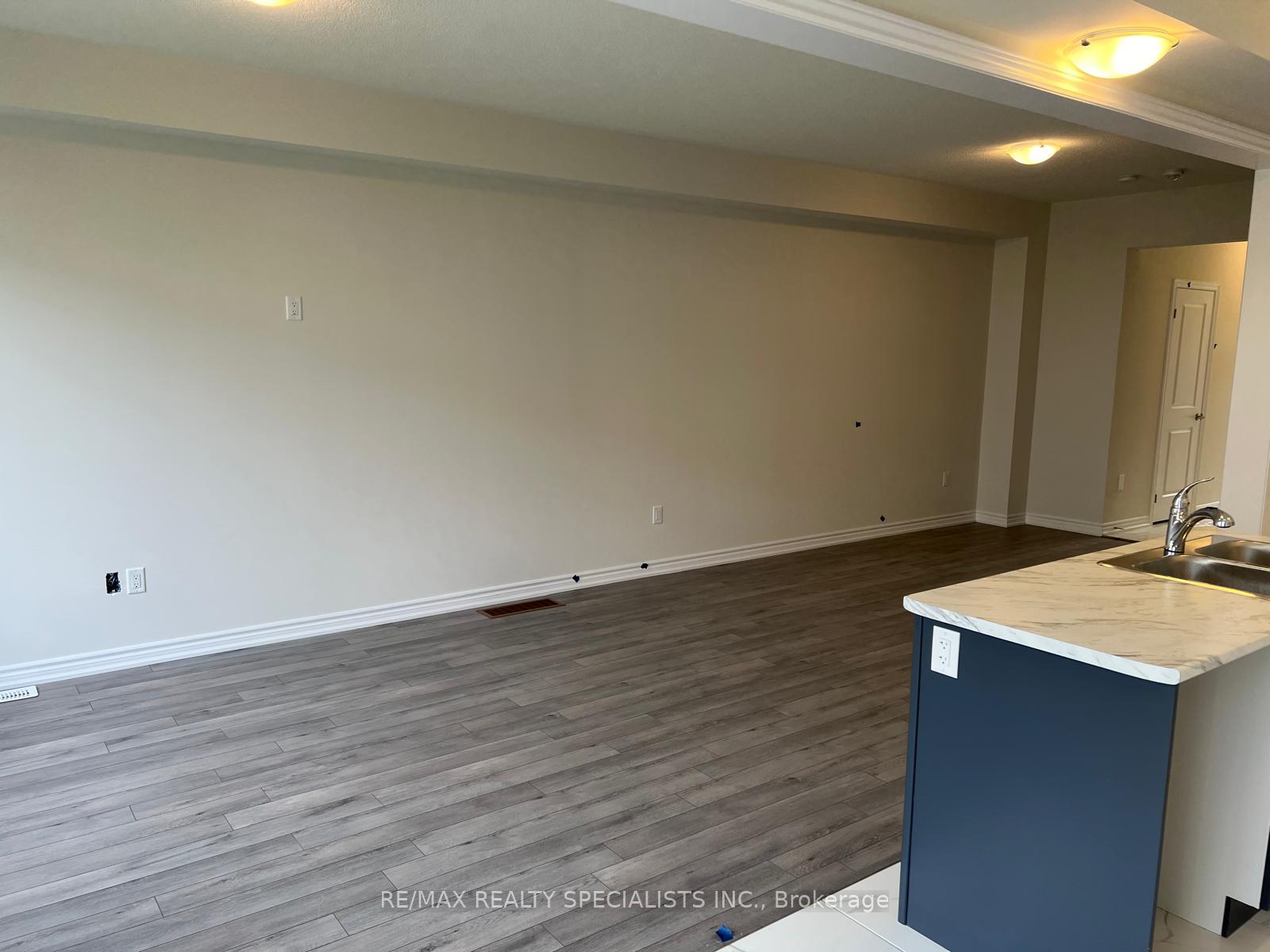 Photo 14 of 19 Tamworth Terrace, Barrie, Innis-Shore — HOMEH