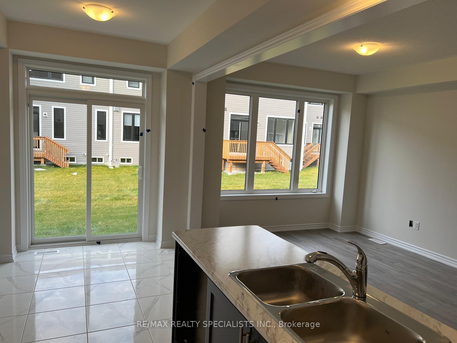 Photo 16 of 19 Tamworth Terrace, Barrie, Innis-Shore — HOMEH