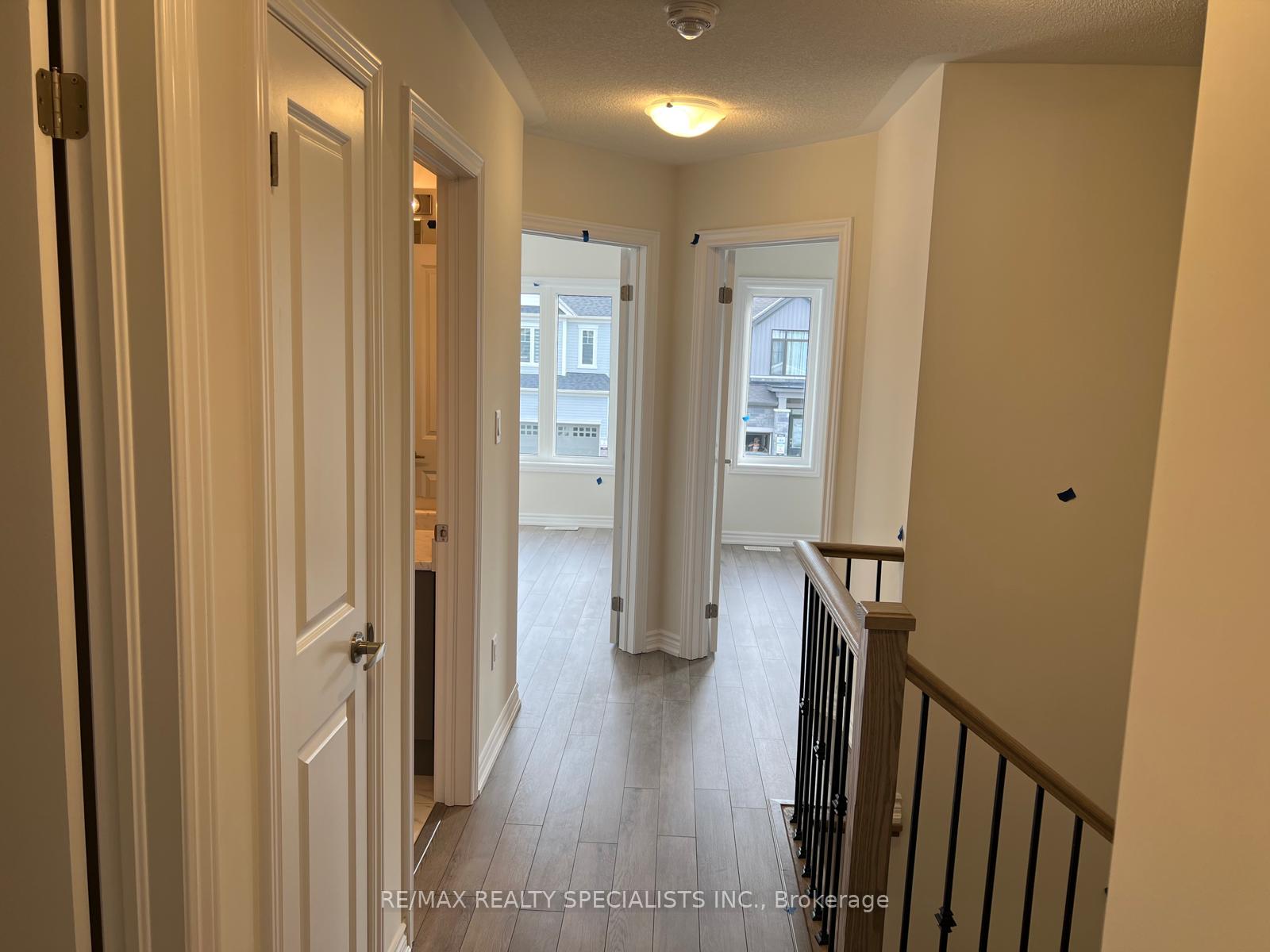 Photo 10 of 19 Tamworth Terrace, Barrie, Innis-Shore — HOMEH
