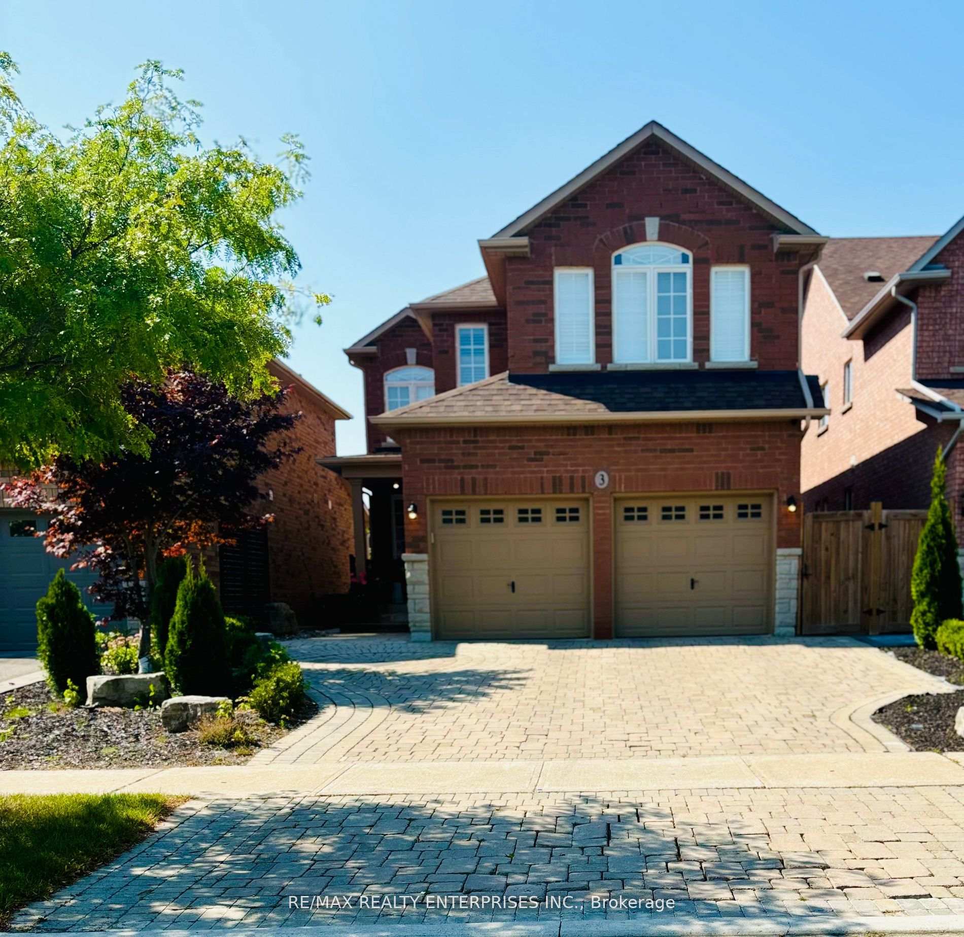 Front of Unit LOWER, 3 Cross Country Boulevard