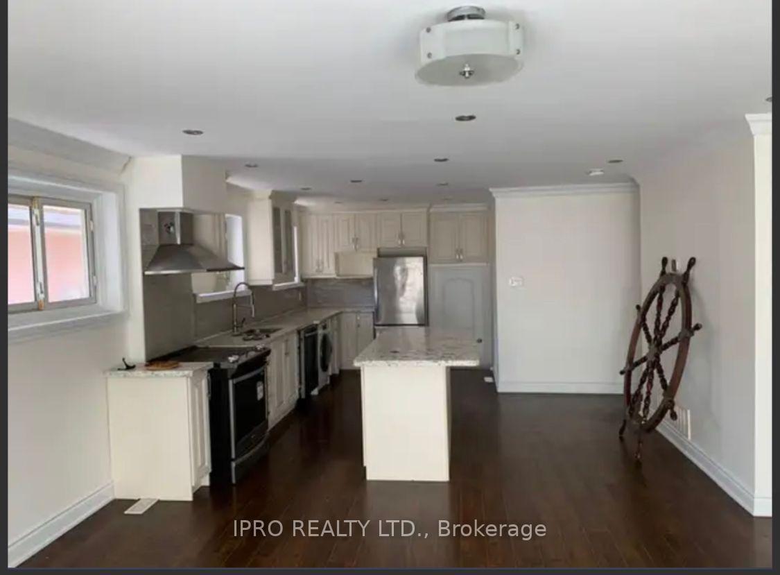 Photo 4 of 34 Burgby Avenue, Brampton, Northwood Park — HOMEH