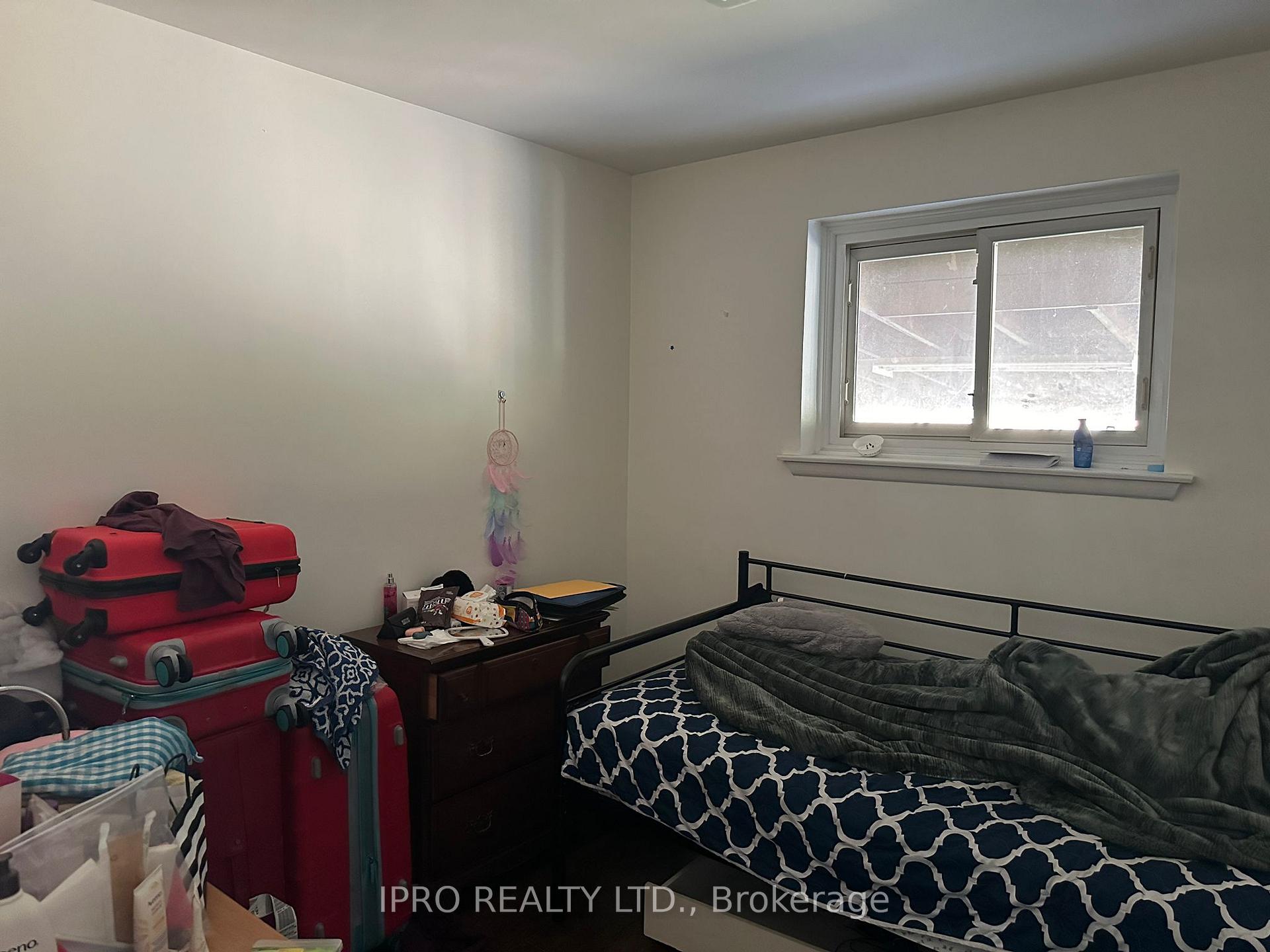 Photo 7 of 34 Burgby Avenue, Brampton, Northwood Park — HOMEH
