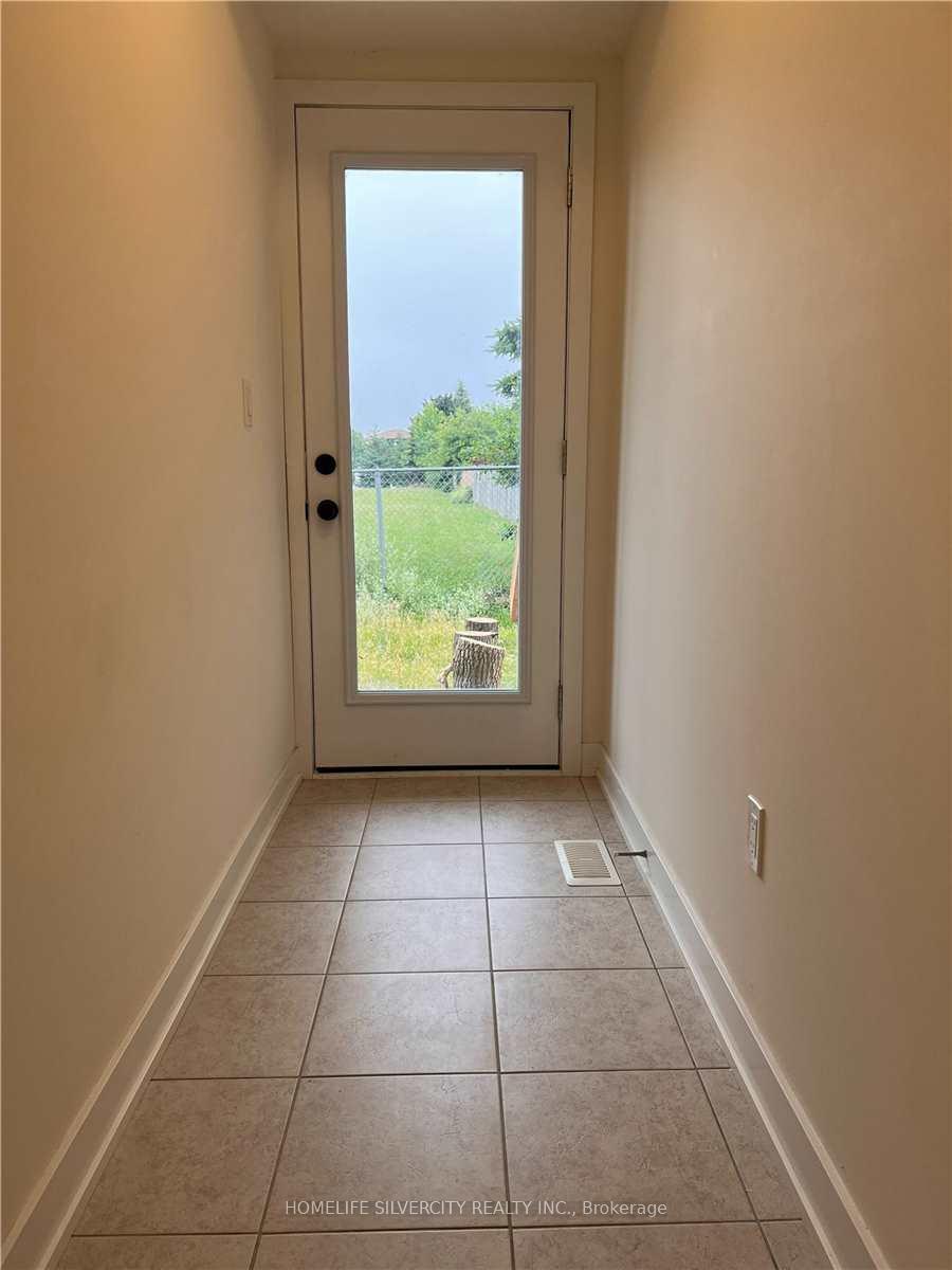 Photo 11 of 934 Kicking Horse Path, Oshawa, McLaughlin — HOMEH