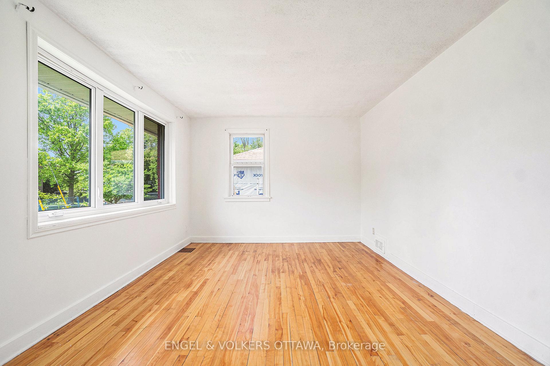 Photo 2 of 1687 Grasmere Crescent, Ottawa, Ridgemont — HOMEH