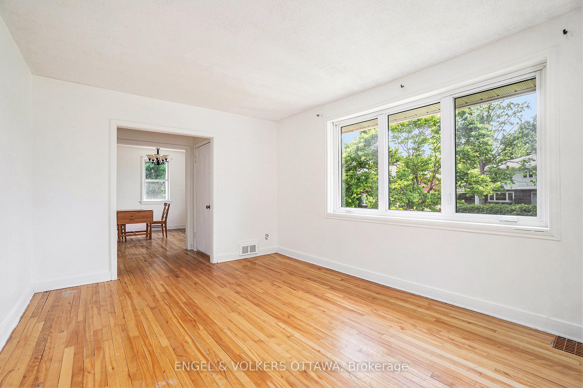 Photo 3 of 1687 Grasmere Crescent, Ottawa, Ridgemont — HOMEH