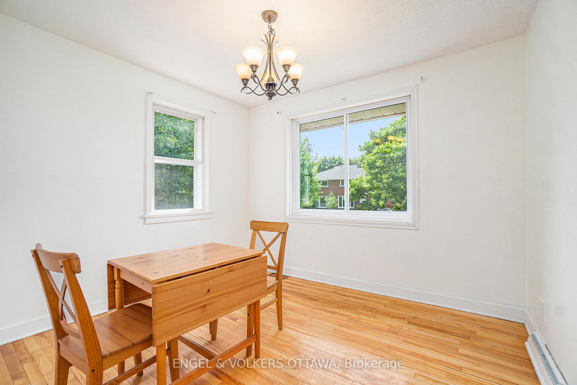 Photo 4 of 1687 Grasmere Crescent, Ottawa, Ridgemont — HOMEH
