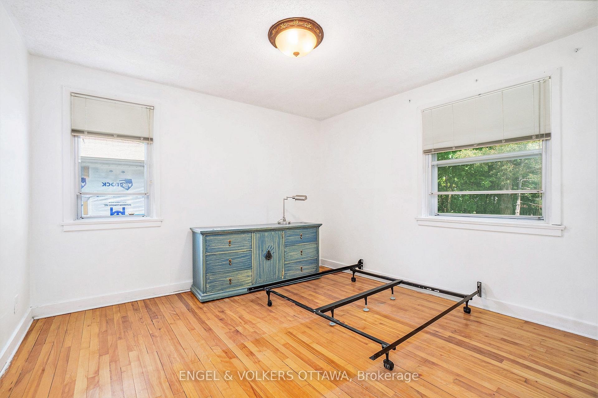 Photo 8 of 1687 Grasmere Crescent, Ottawa, Ridgemont — HOMEH