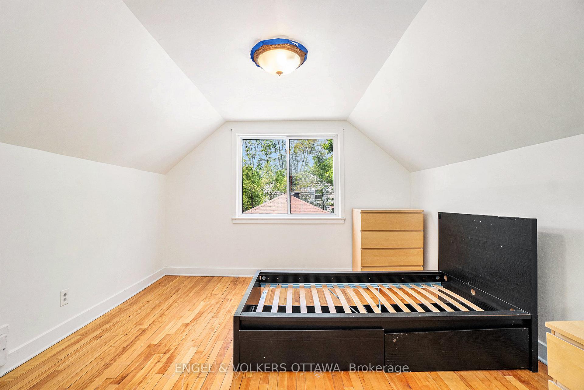 Photo 11 of 1687 Grasmere Crescent, Ottawa, Ridgemont — HOMEH