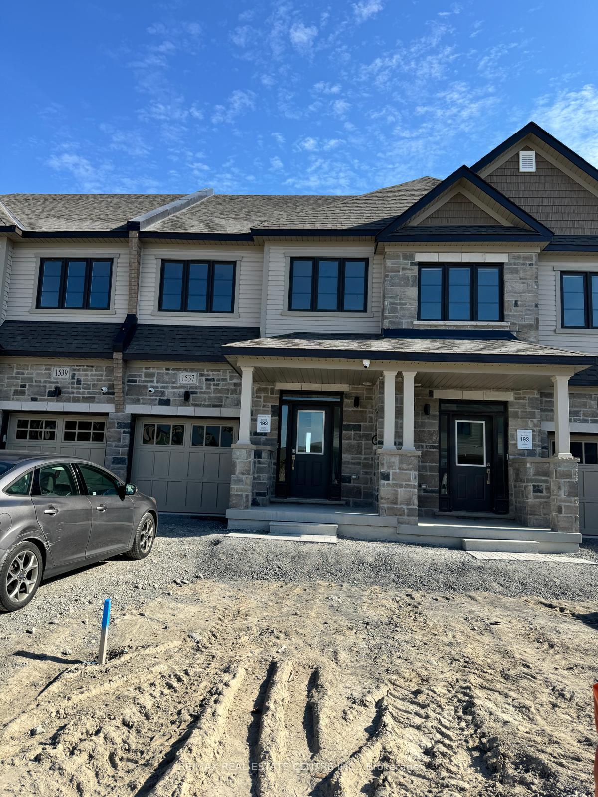 Front of 1537 Wheatcroft Drive