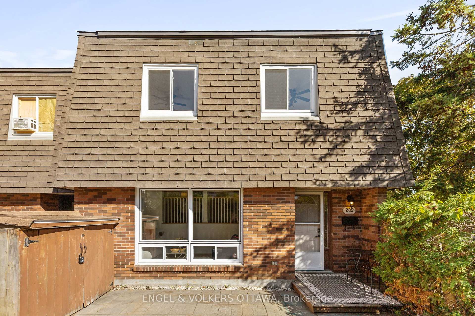 Photo 1 of 202 Royalton Private, Ottawa, Hunt Club Woods — HOMEH