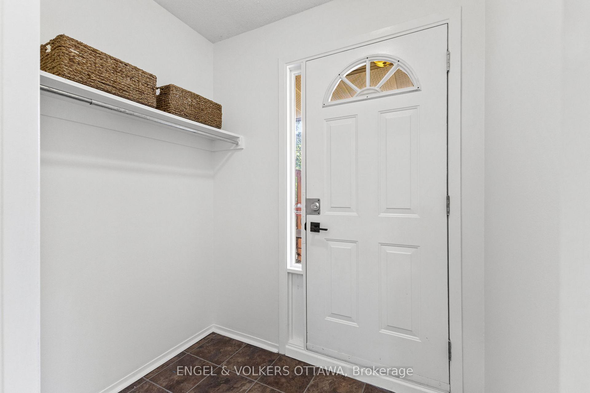Photo 3 of 202 Royalton Private, Ottawa, Hunt Club Woods — HOMEH