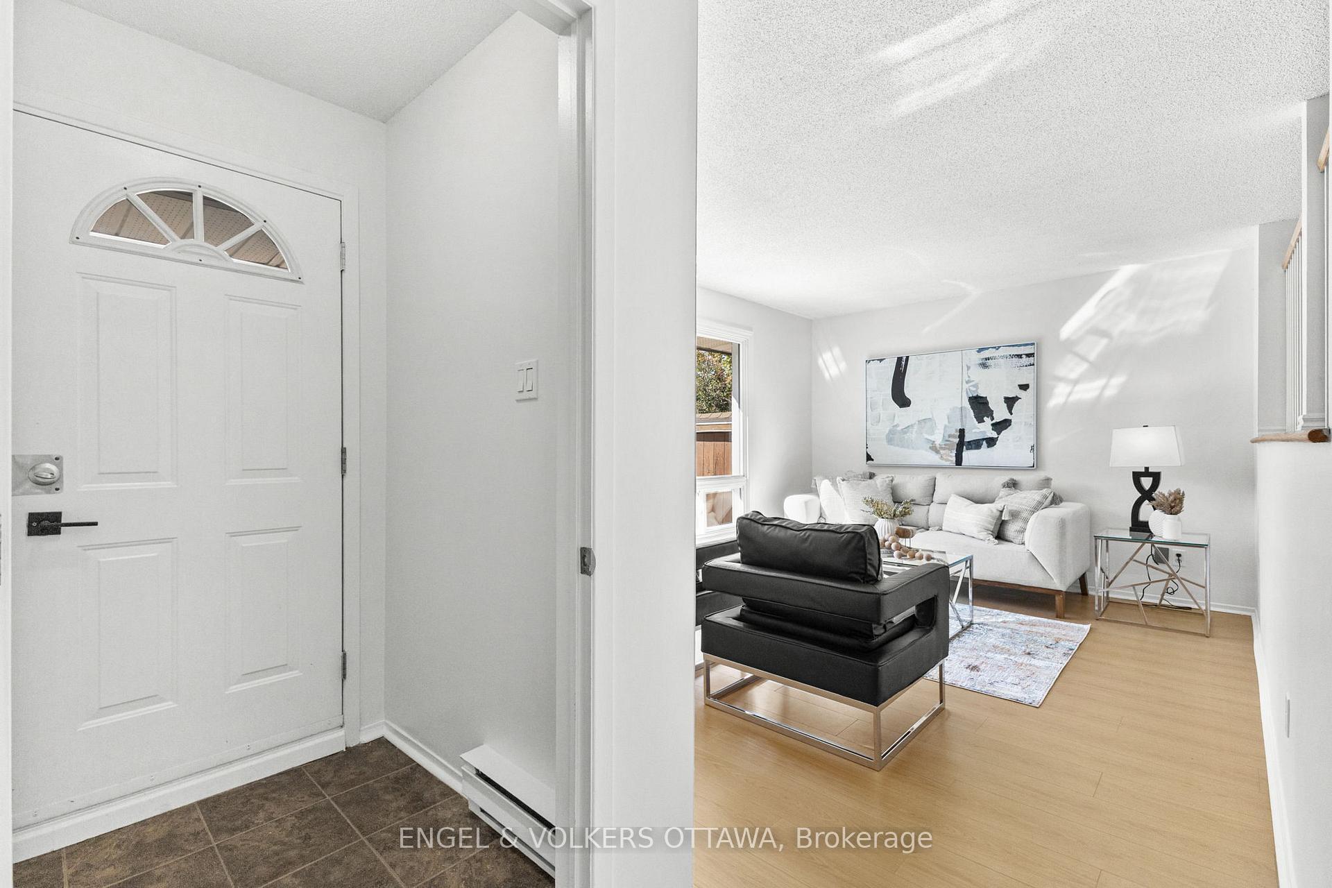 Photo 4 of 202 Royalton Private, Ottawa, Hunt Club Woods — HOMEH