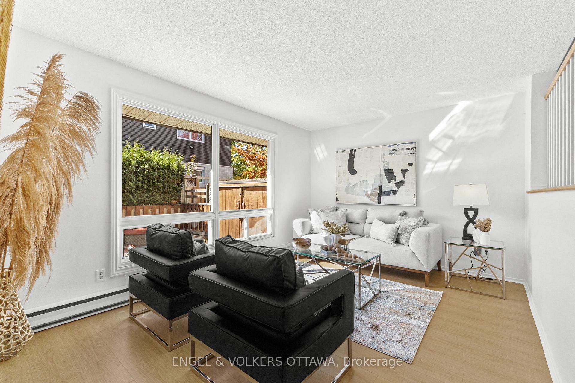 Photo 5 of 202 Royalton Private, Ottawa, Hunt Club Woods — HOMEH