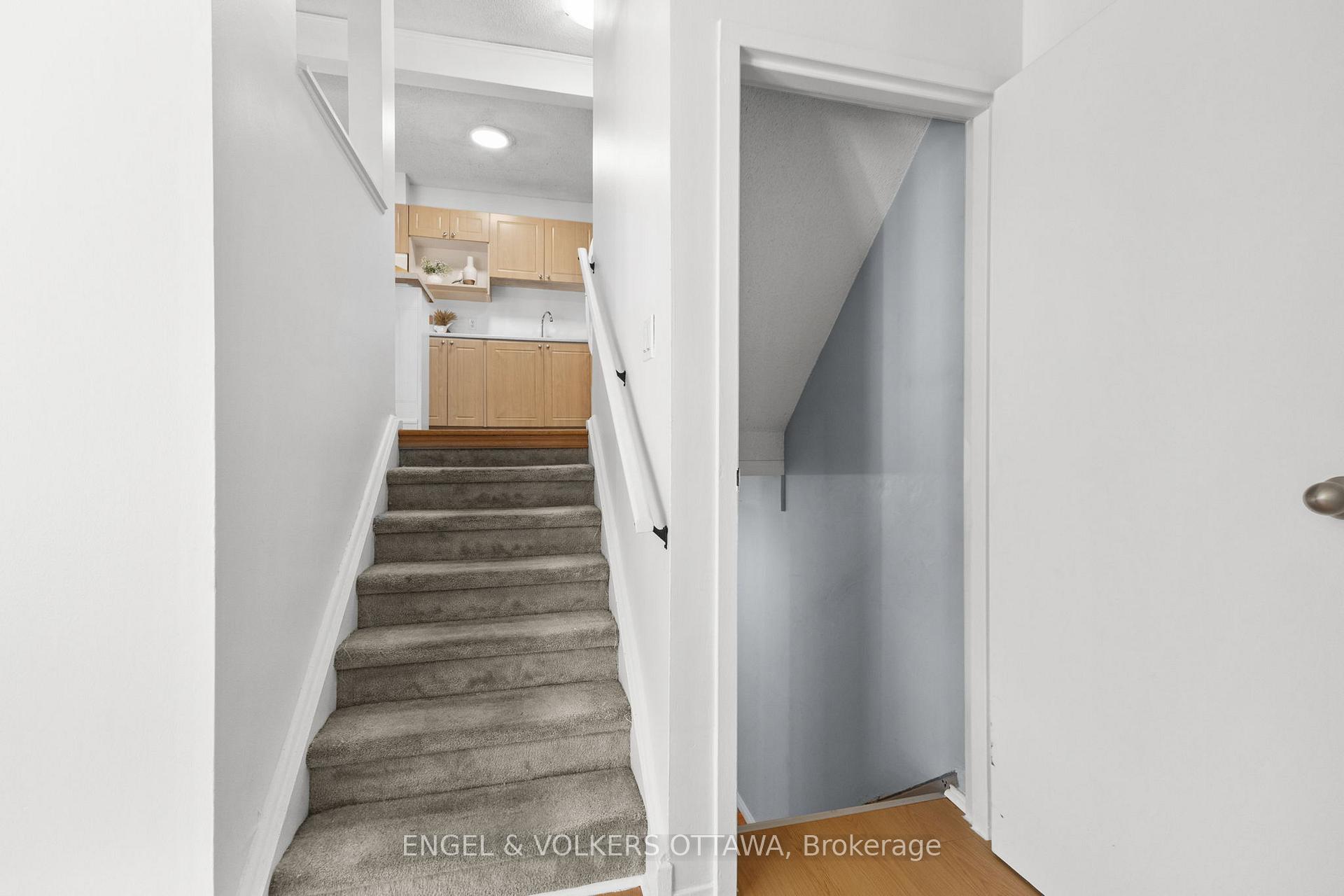 Photo 8 of 202 Royalton Private, Ottawa, Hunt Club Woods — HOMEH