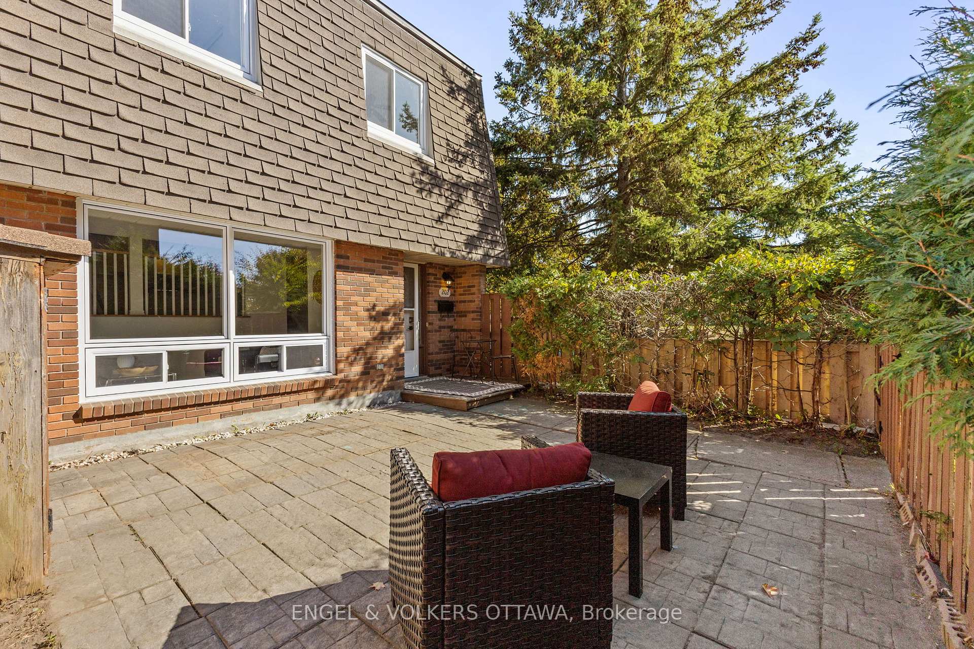 Photo 28 of 202 Royalton Private, Ottawa, Hunt Club Woods — HOMEH