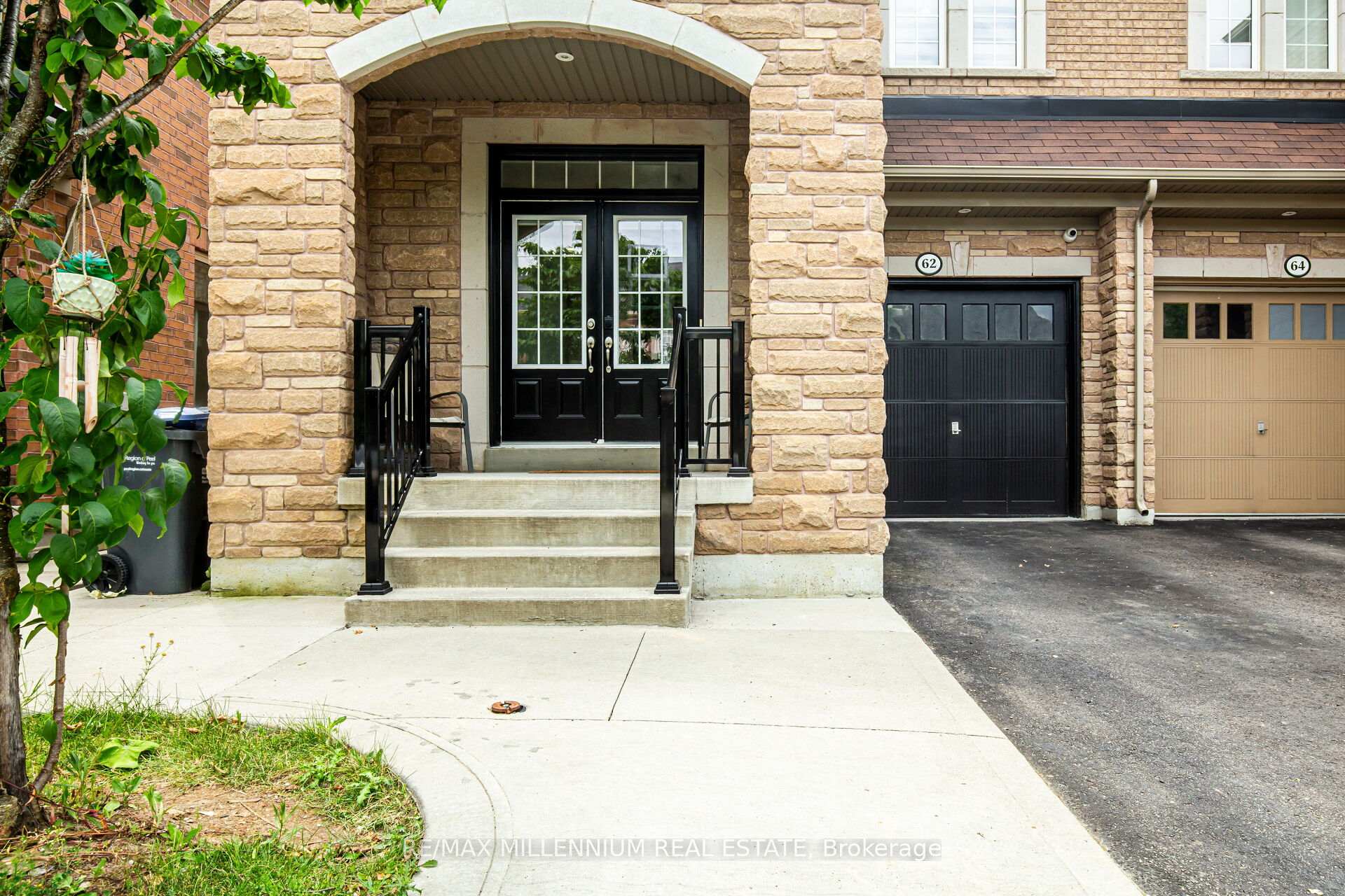 Photo 3 of 62 Loftsmoor Drive, Brampton, Sandringham-Wellington — HOMEH