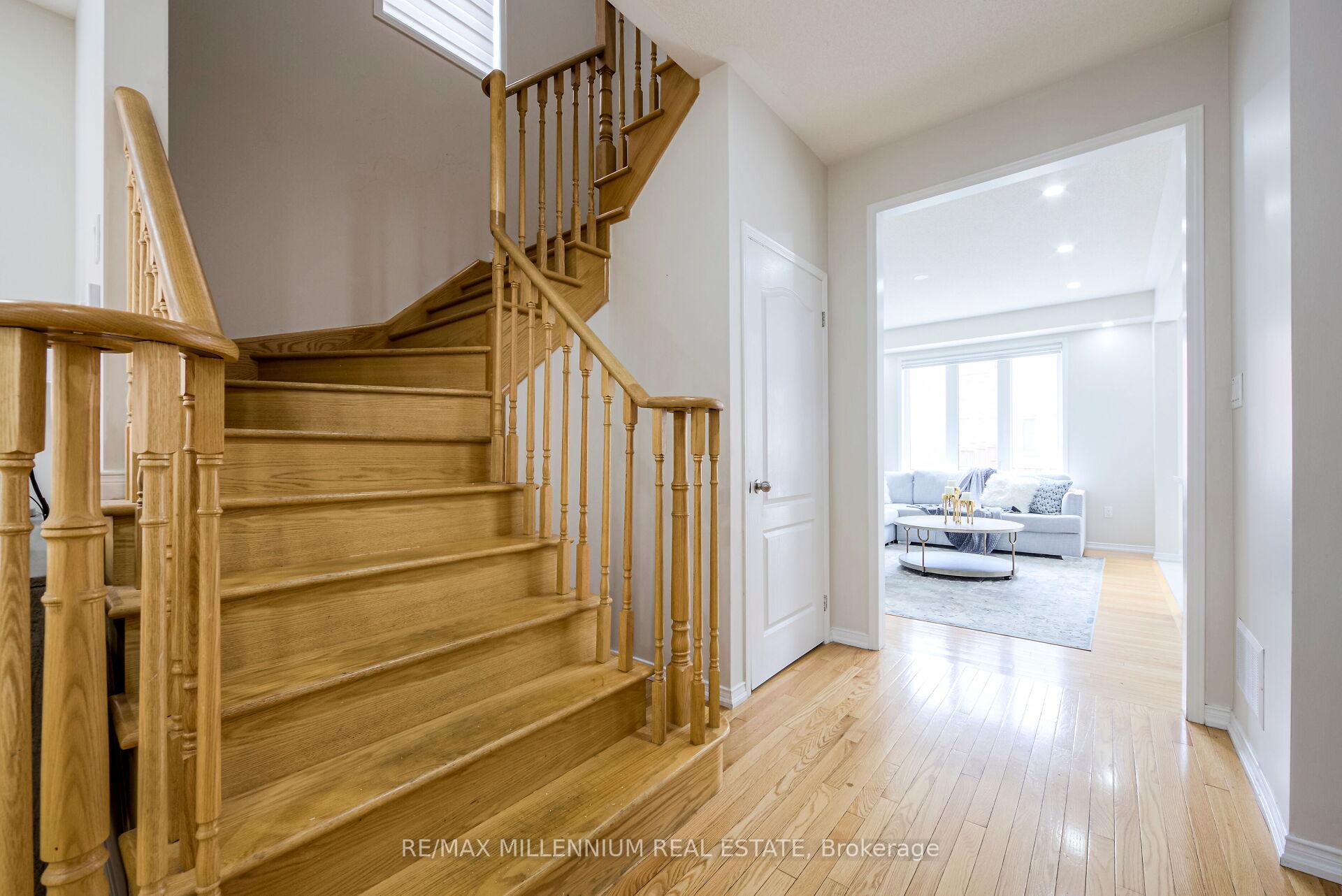 Photo 5 of 62 Loftsmoor Drive, Brampton, Sandringham-Wellington — HOMEH