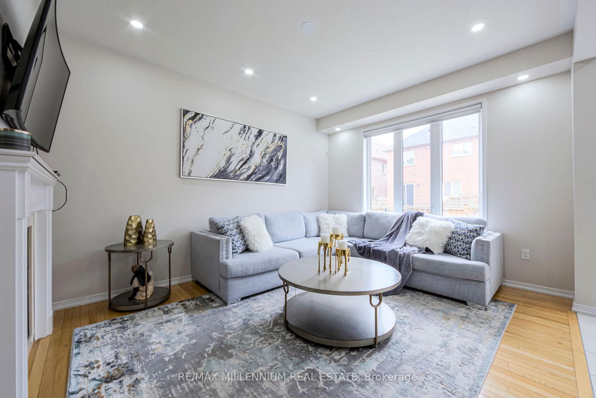 Photo 9 of 62 Loftsmoor Drive, Brampton, Sandringham-Wellington — HOMEH