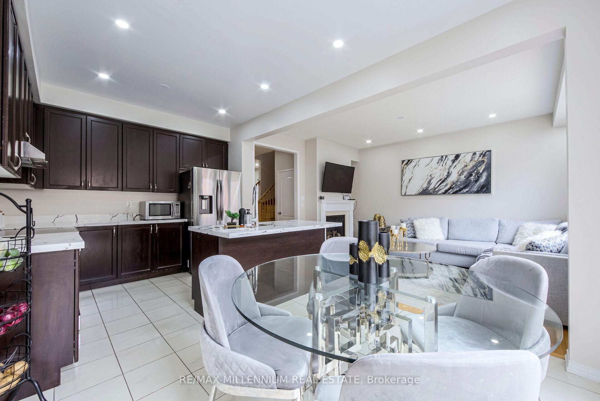 Photo 10 of 62 Loftsmoor Drive, Brampton, Sandringham-Wellington — HOMEH