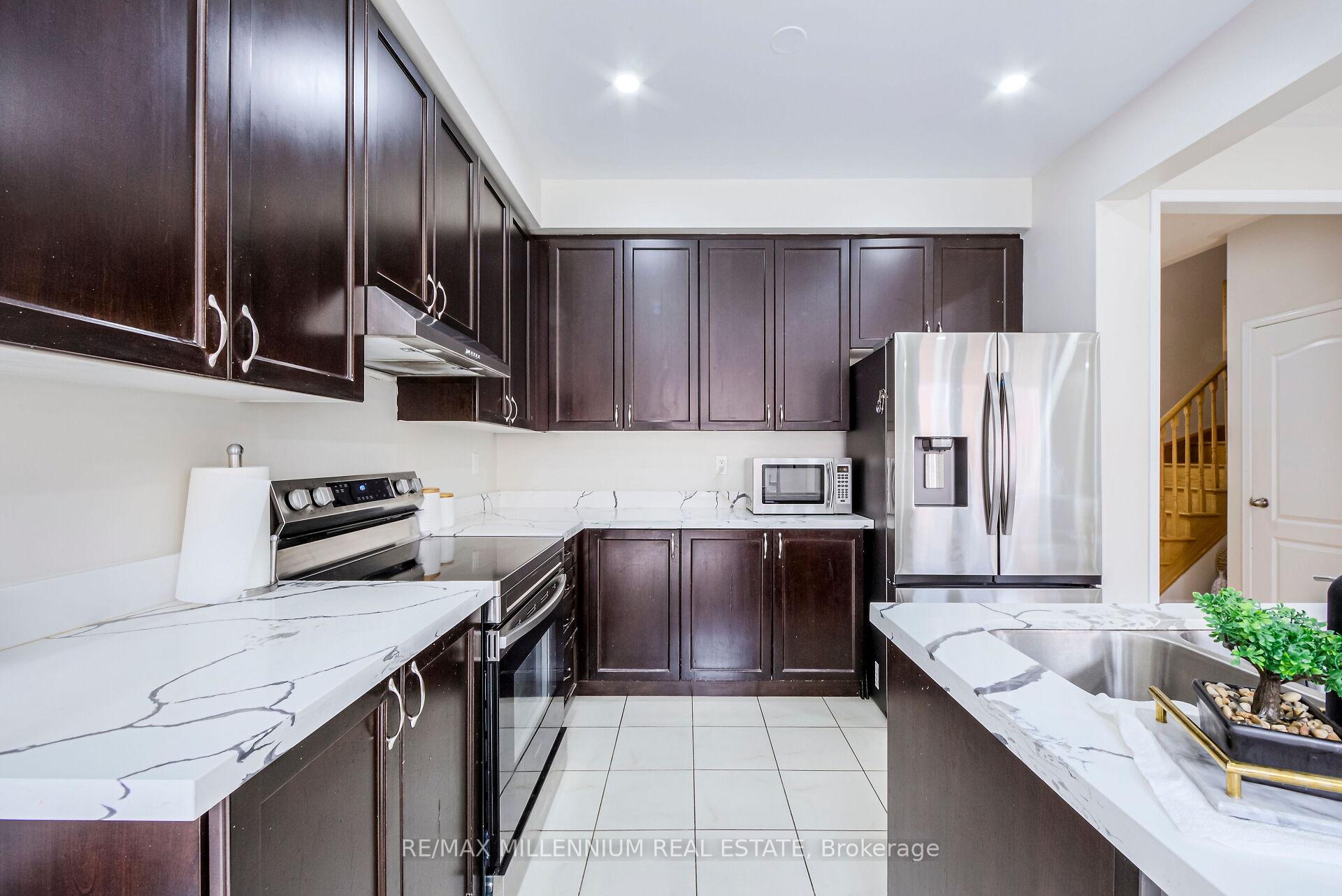 Photo 11 of 62 Loftsmoor Drive, Brampton, Sandringham-Wellington — HOMEH