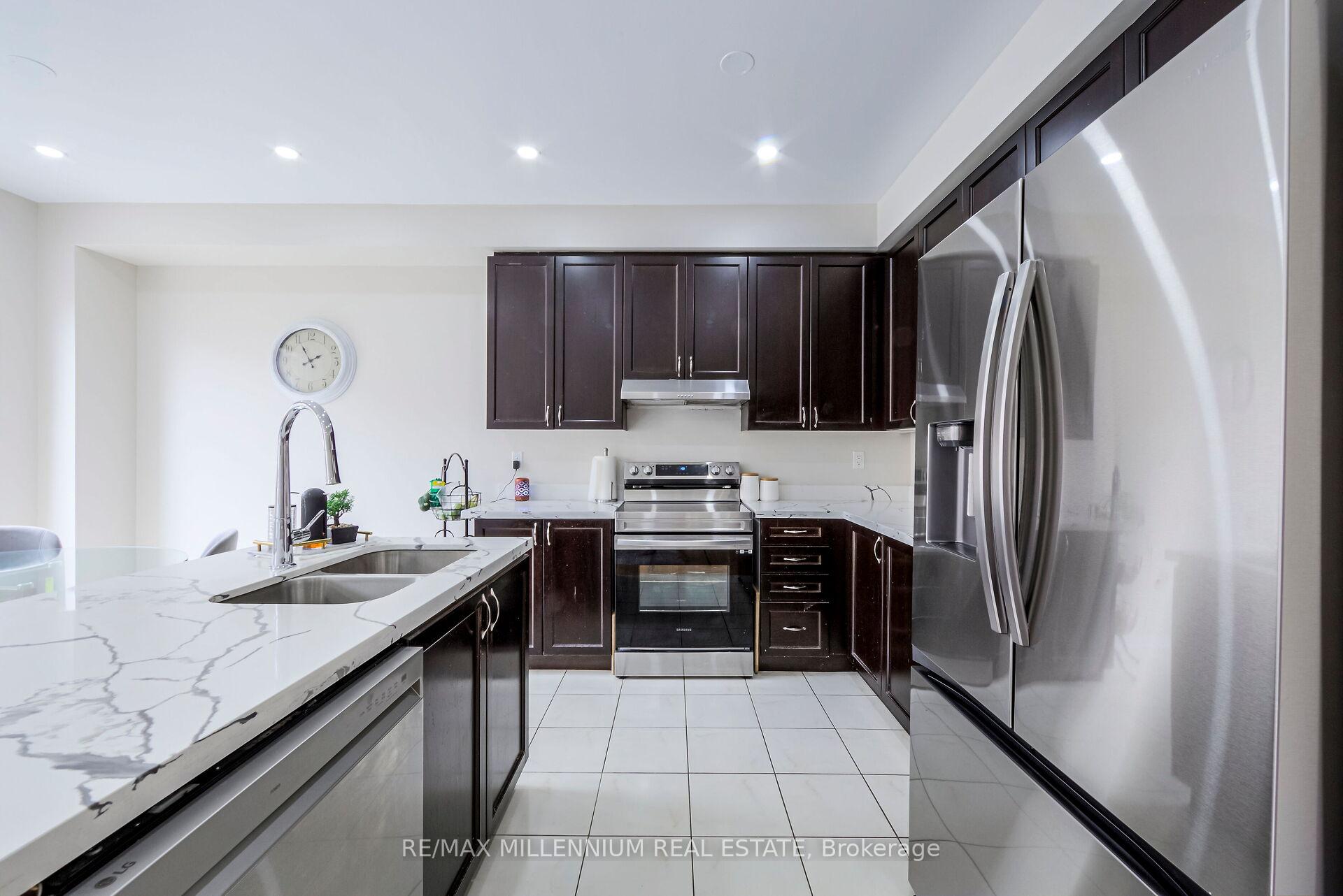 Photo 12 of 62 Loftsmoor Drive, Brampton, Sandringham-Wellington — HOMEH