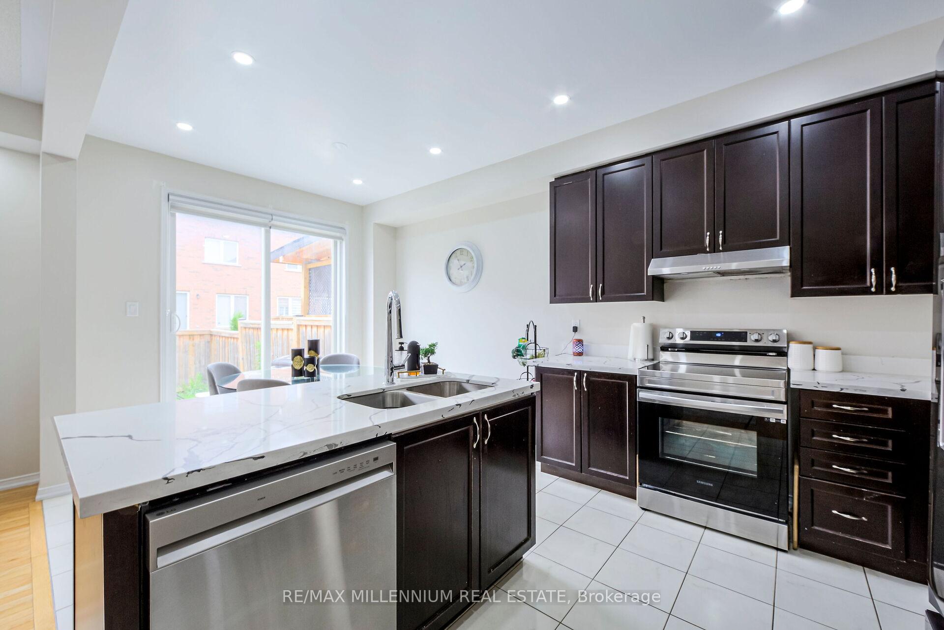 Photo 18 of 62 Loftsmoor Drive, Brampton, Sandringham-Wellington — HOMEH