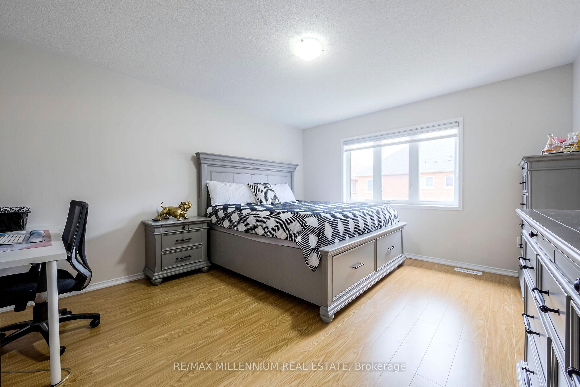 Photo 38 of 62 Loftsmoor Drive, Brampton, Sandringham-Wellington — HOMEH