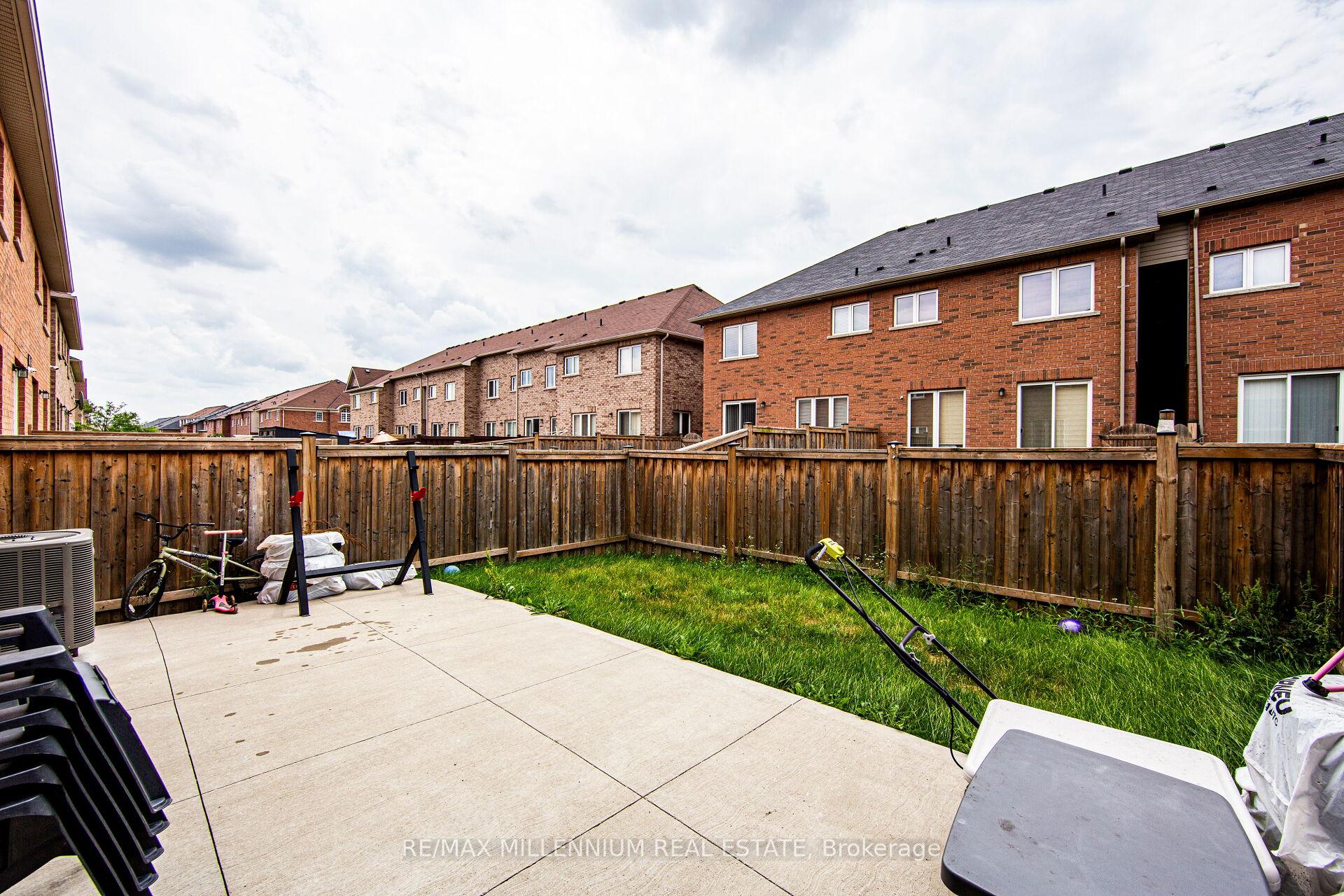 Photo 36 of 62 Loftsmoor Drive, Brampton, Sandringham-Wellington — HOMEH