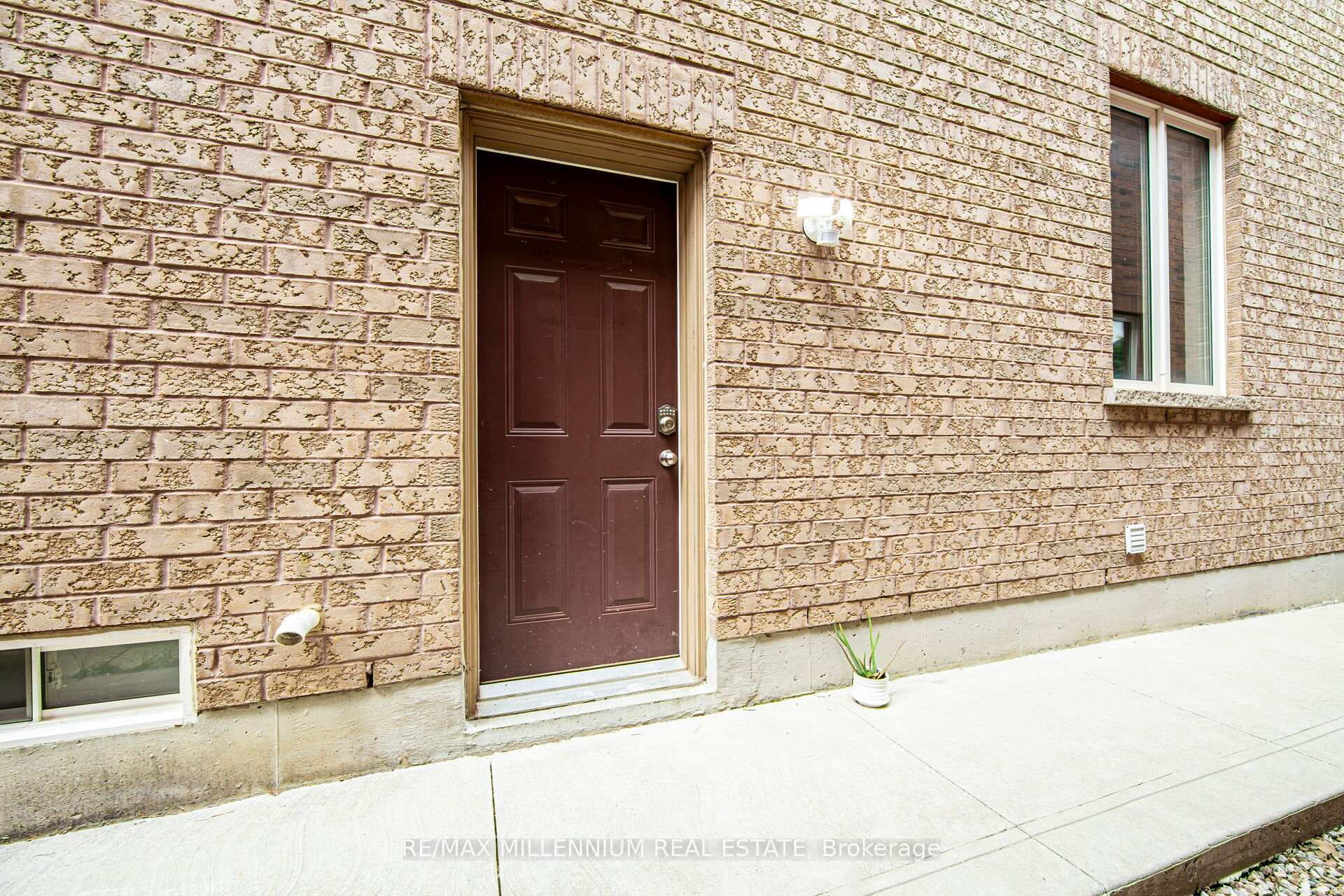 Photo 37 of 62 Loftsmoor Drive, Brampton, Sandringham-Wellington — HOMEH