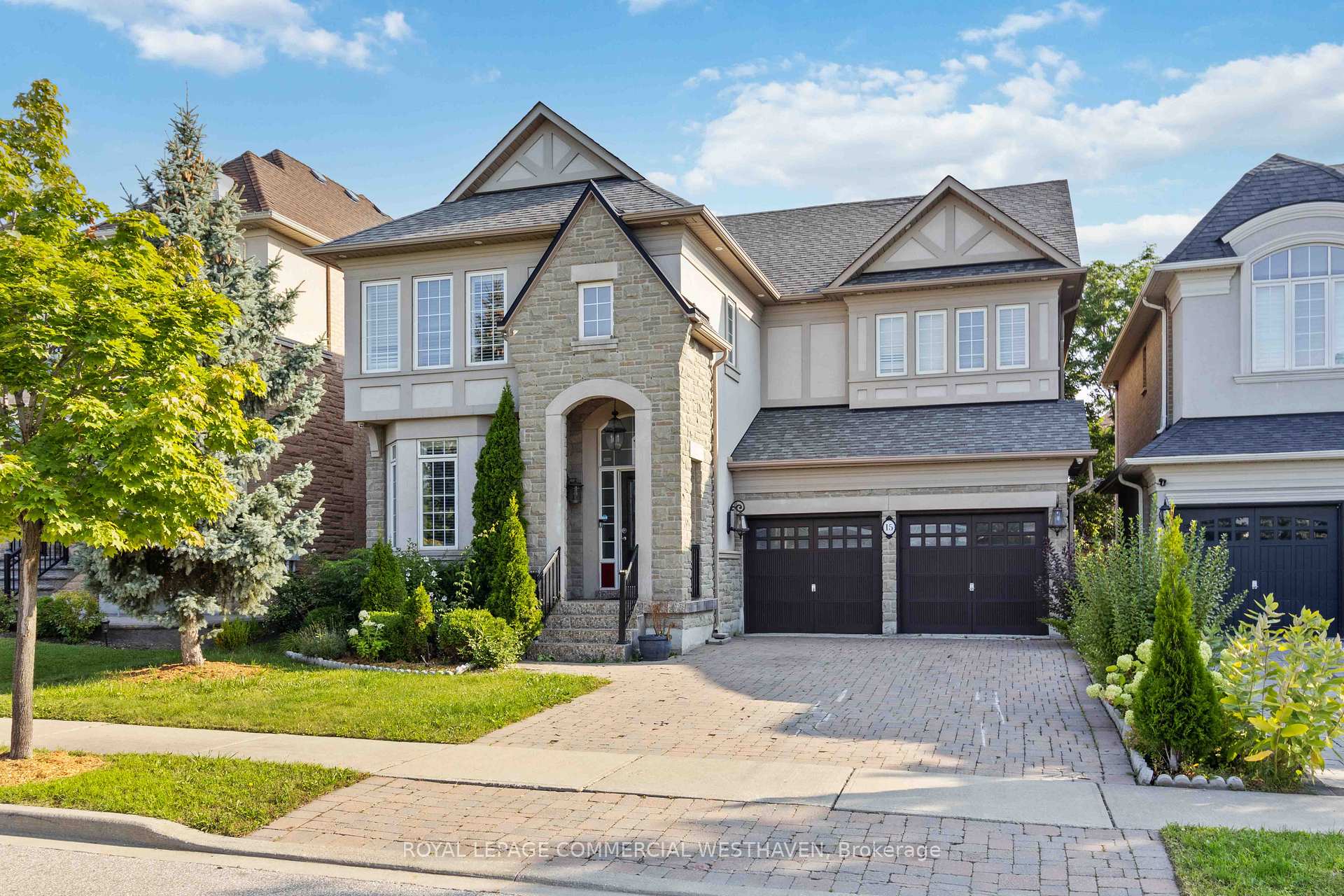 Front of 15 Quatro Crescent