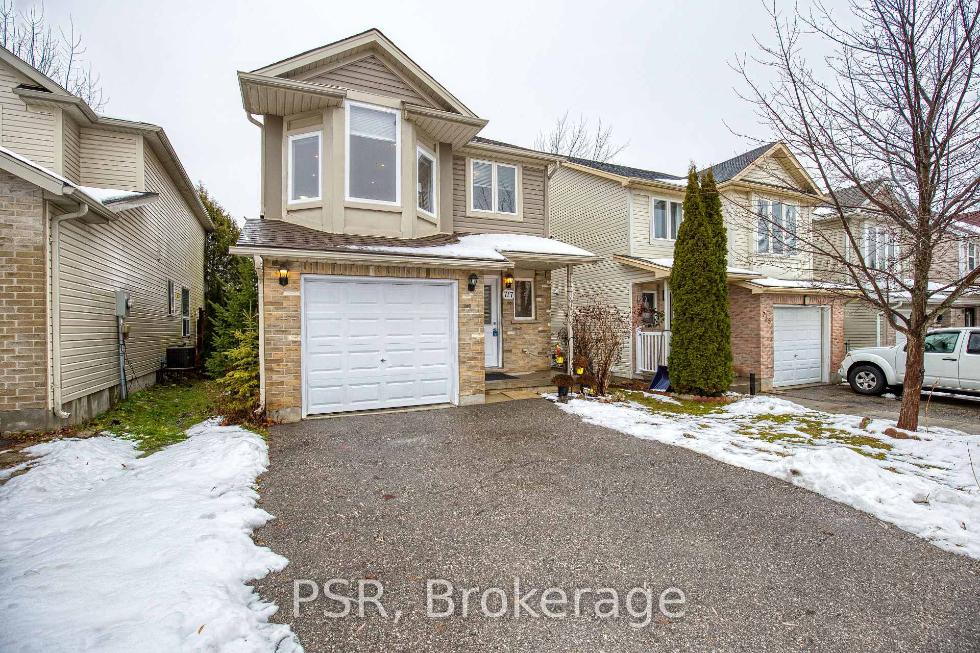Photo 6 of 717 Paris Boulevard, Waterloo — HOMEH