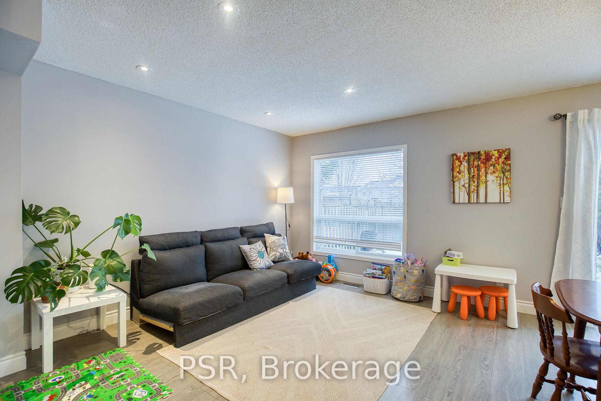 Photo 2 of 717 Paris Boulevard, Waterloo — HOMEH