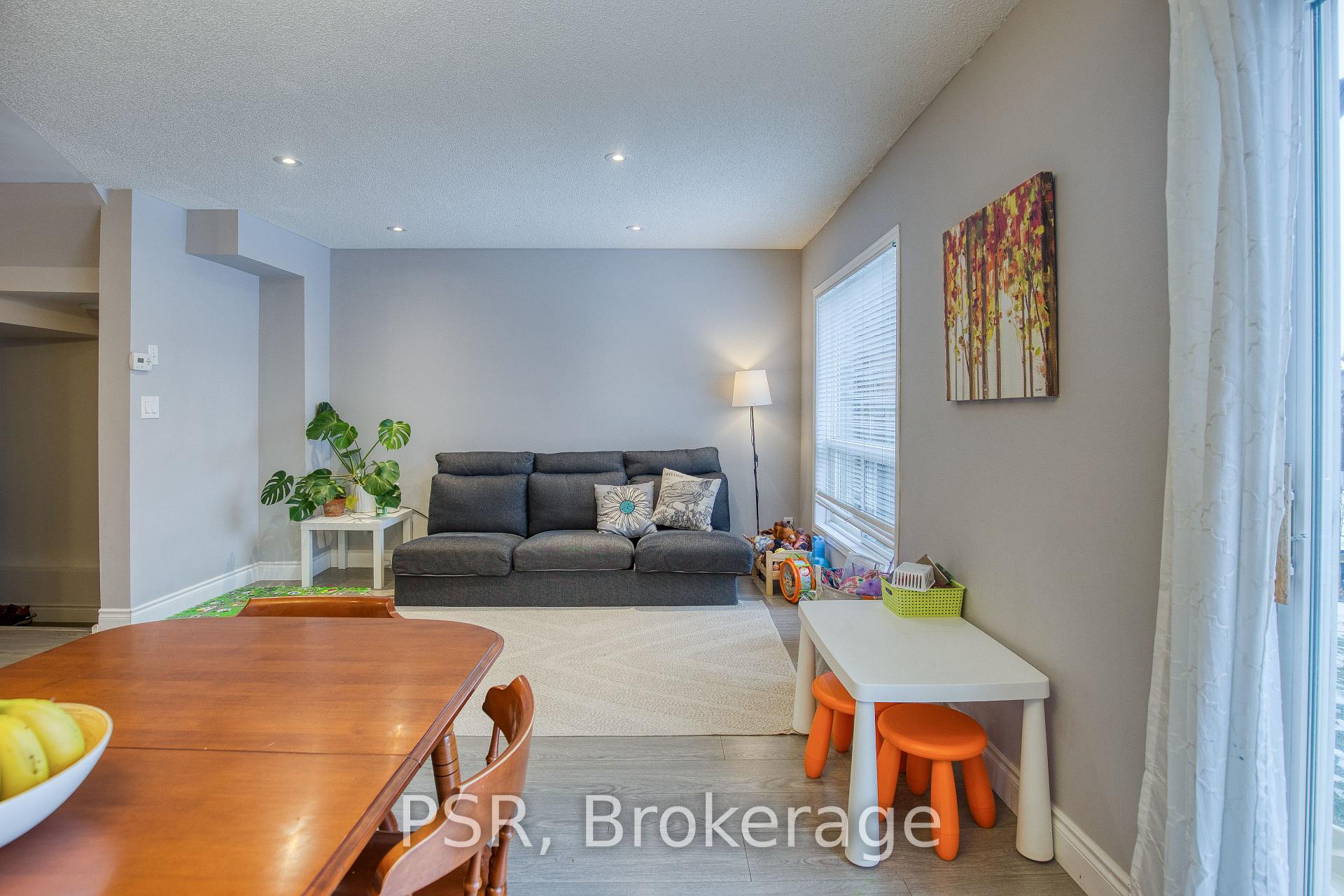 Photo 3 of 717 Paris Boulevard, Waterloo — HOMEH