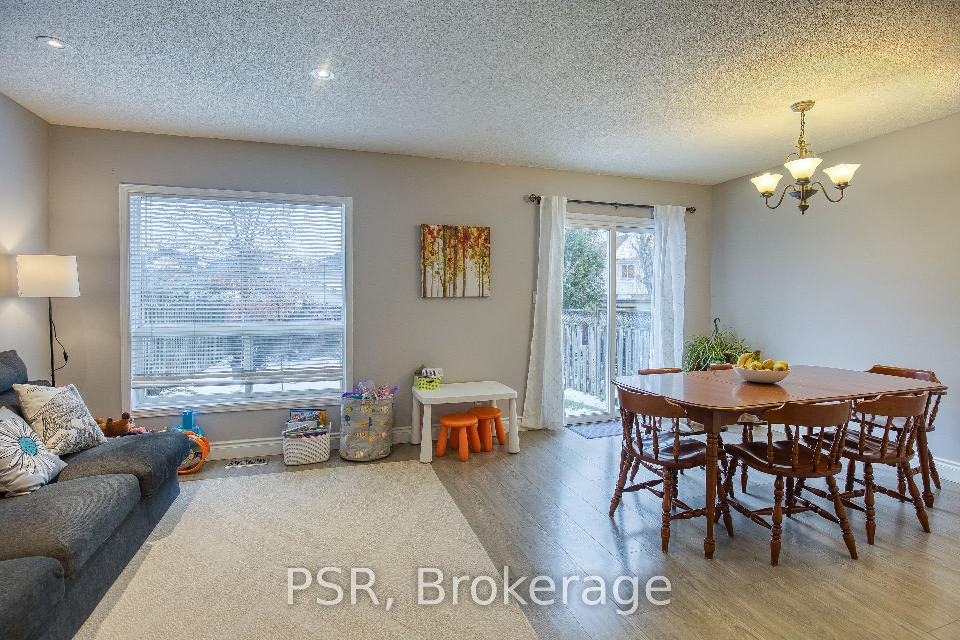 Photo 9 of 717 Paris Boulevard, Waterloo — HOMEH