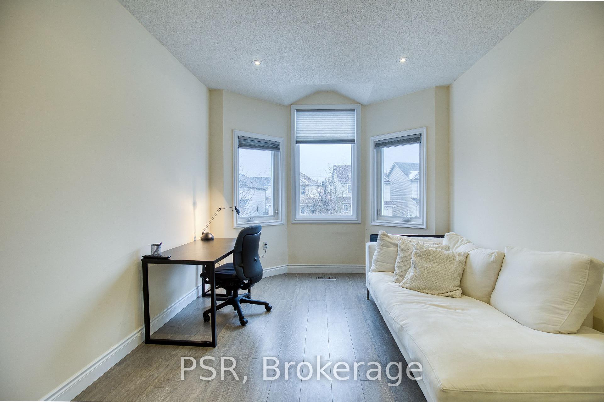 Photo 11 of 717 Paris Boulevard, Waterloo — HOMEH