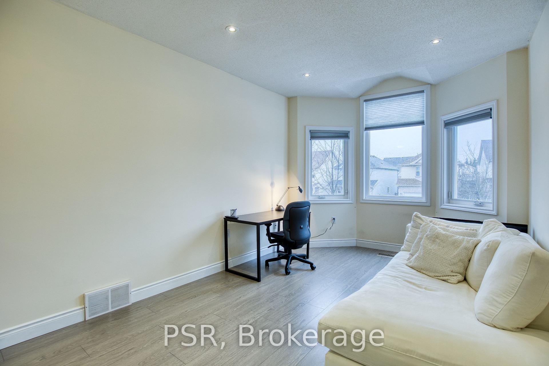 Photo 12 of 717 Paris Boulevard, Waterloo — HOMEH