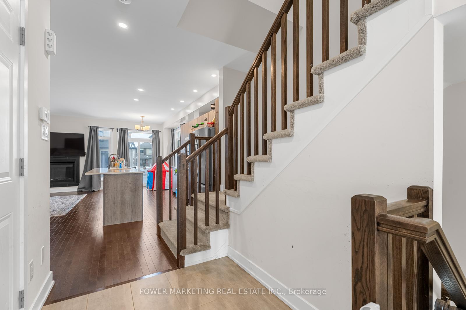 Photo 11 of 482 Trident Mews, Ottawa, Leitrim — HOMEH