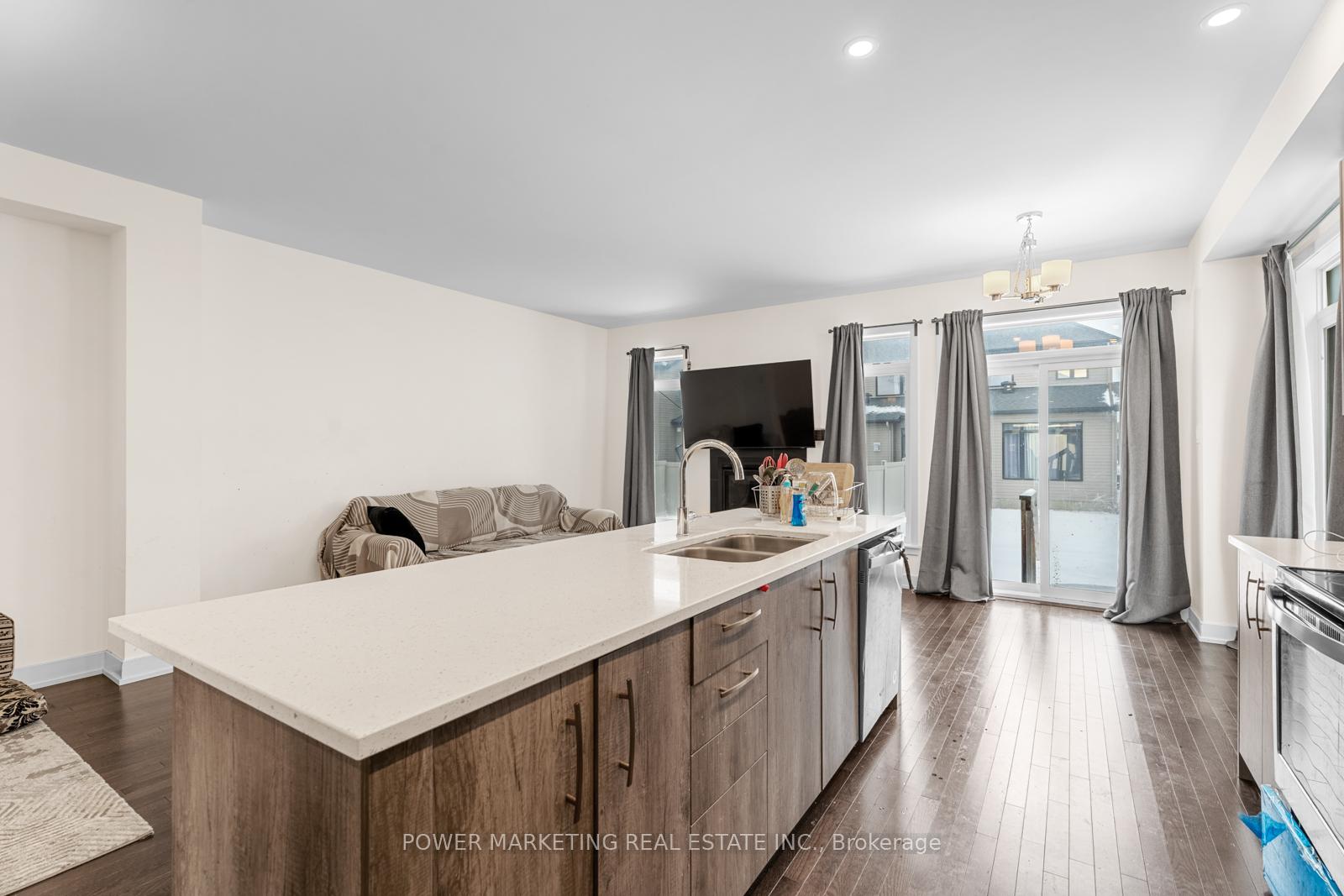 Photo 21 of 482 Trident Mews, Ottawa, Leitrim — HOMEH