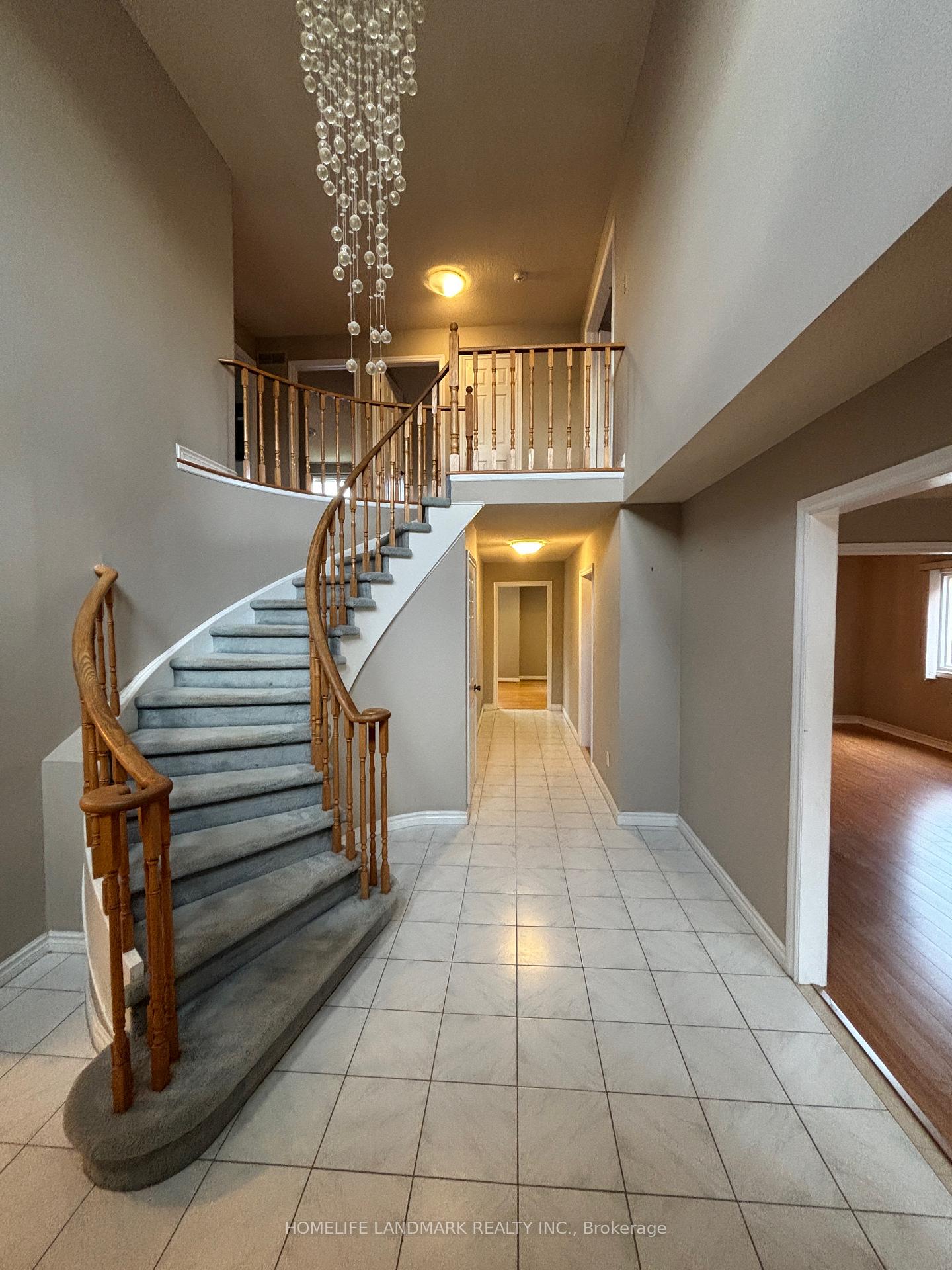 Photo 2 of 7 Brooklyn Crescent, Markham, Markville — HOMEH