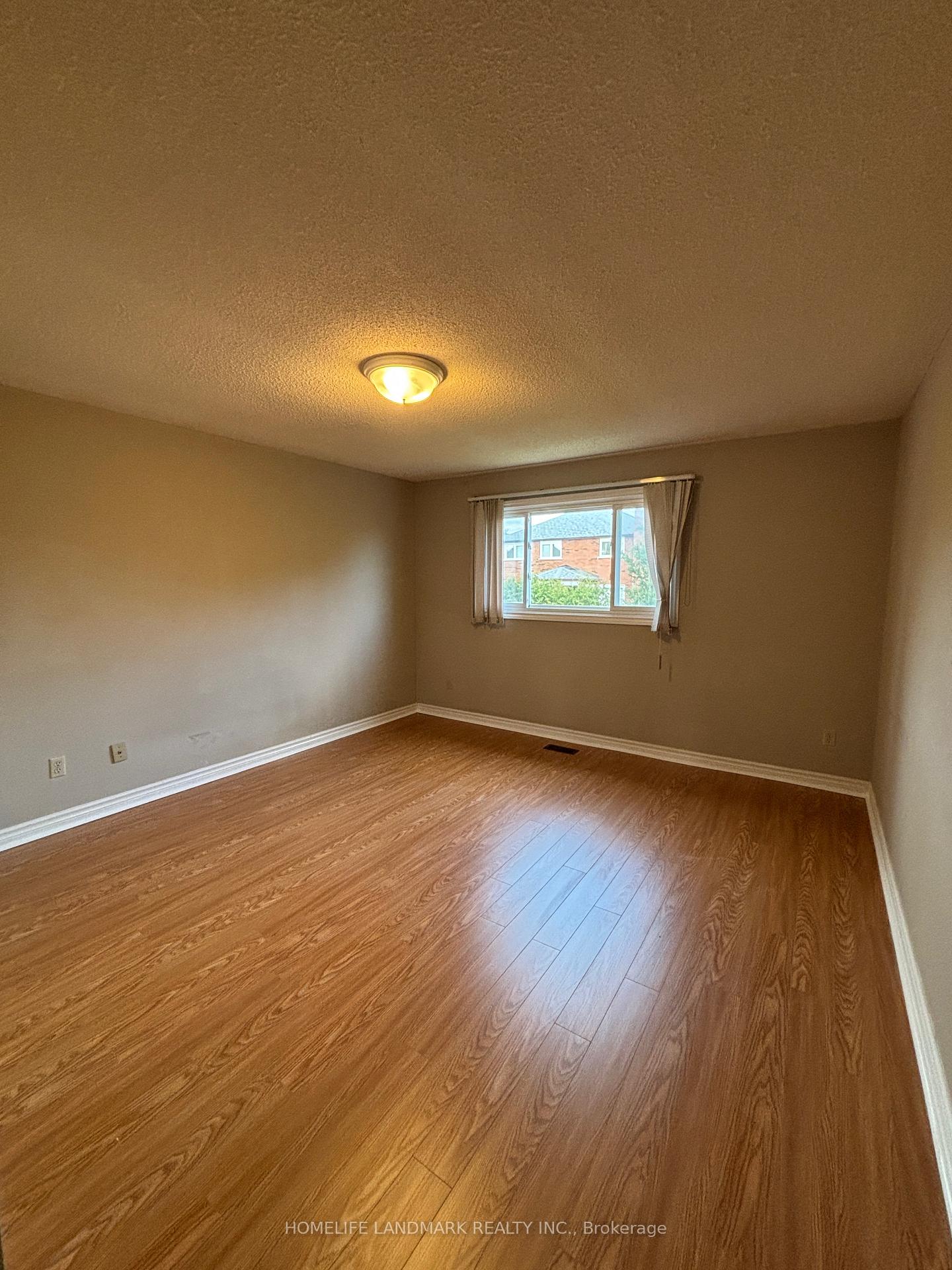 Photo 8 of 7 Brooklyn Crescent, Markham, Markville — HOMEH